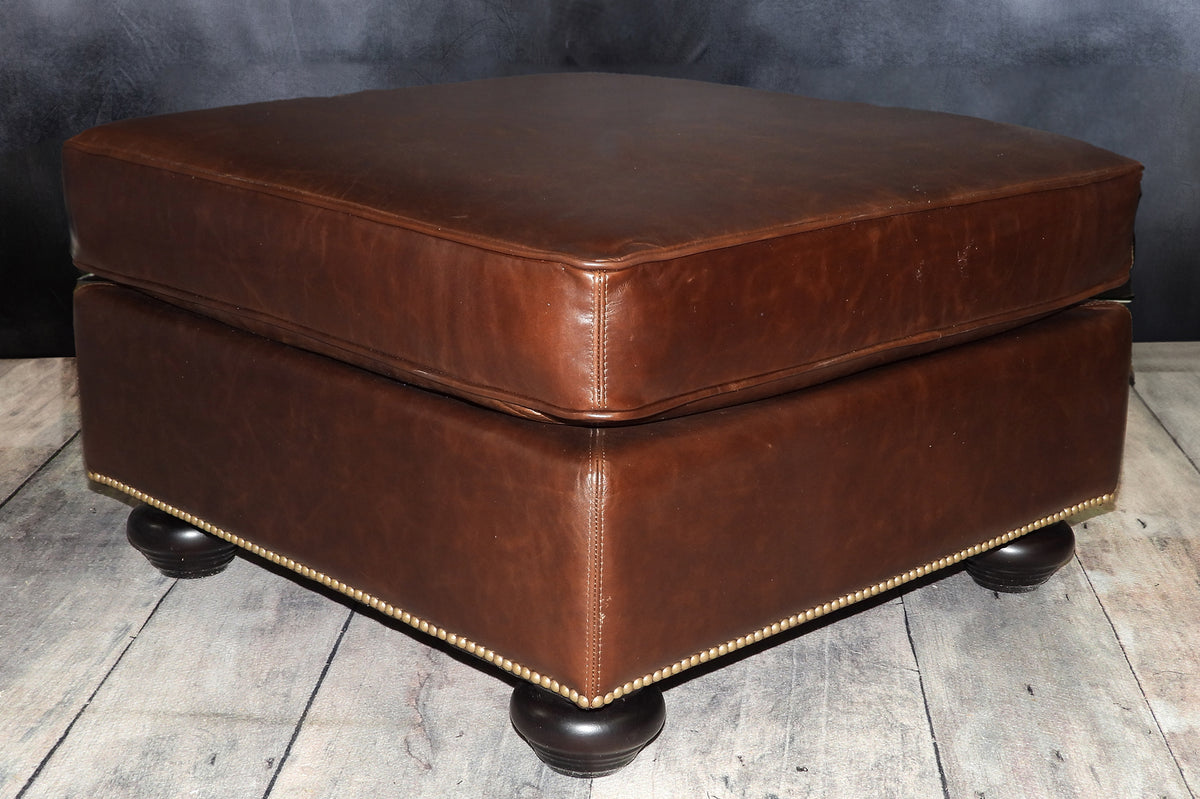 MEDIUM SQUARE 30X30 LEATHER OTTOMAN