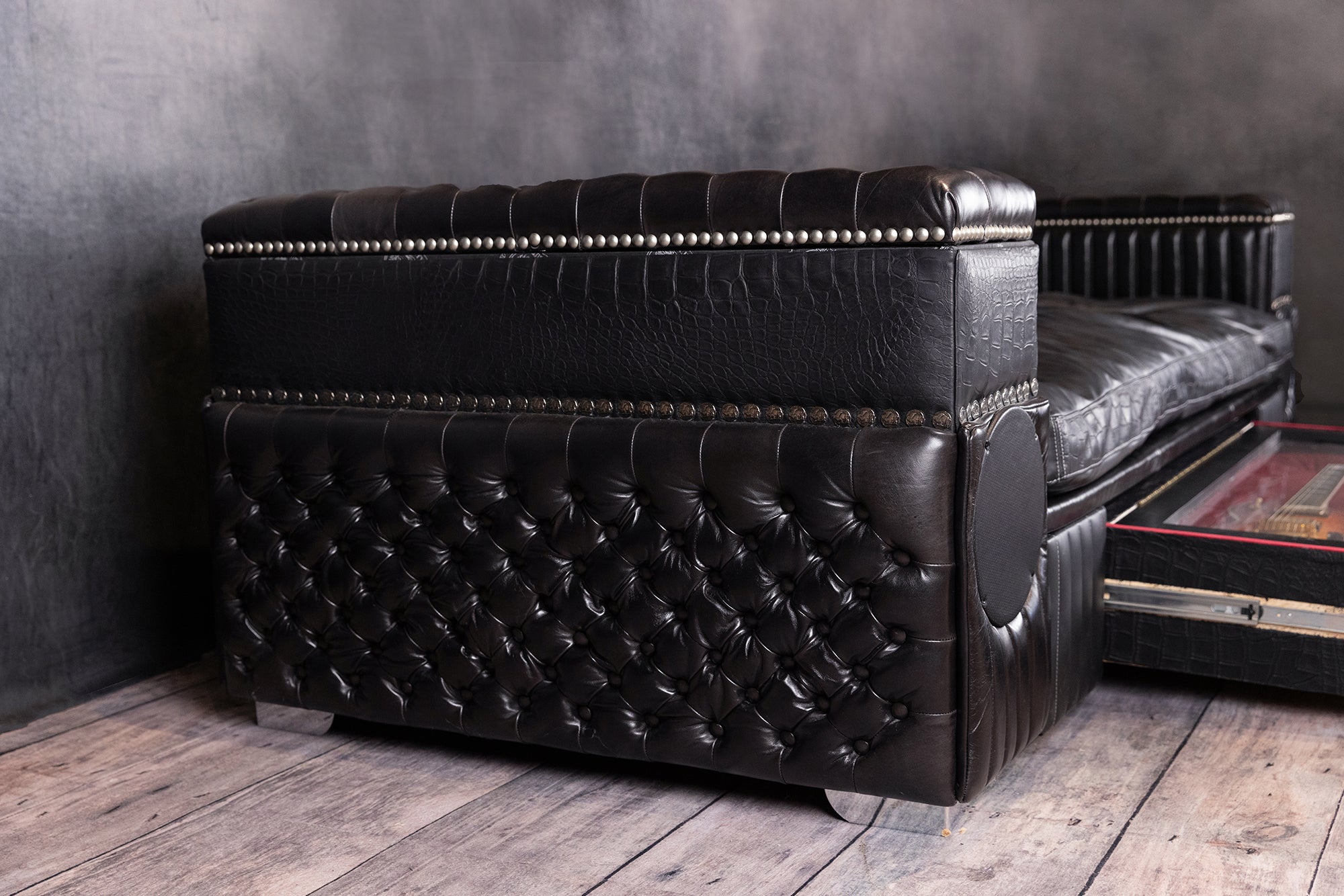 GUITARMAN SOFA