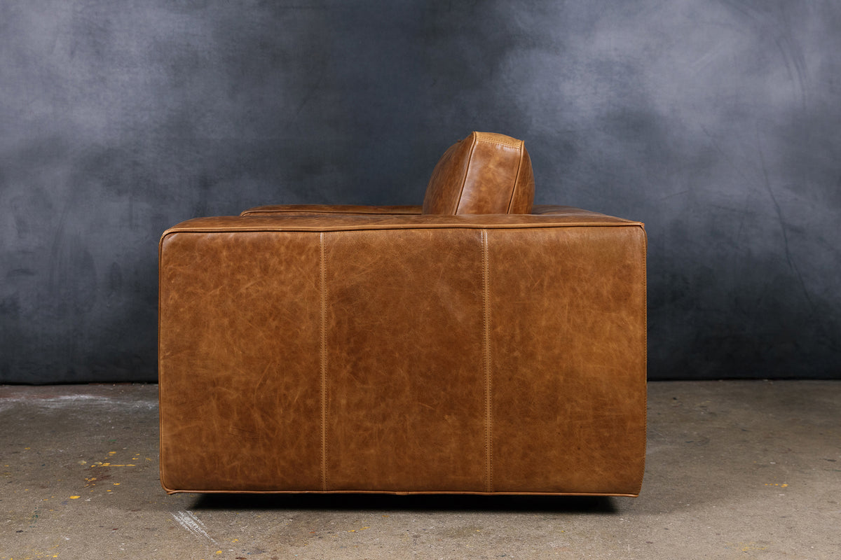MADDEX LEATHER CHAIR