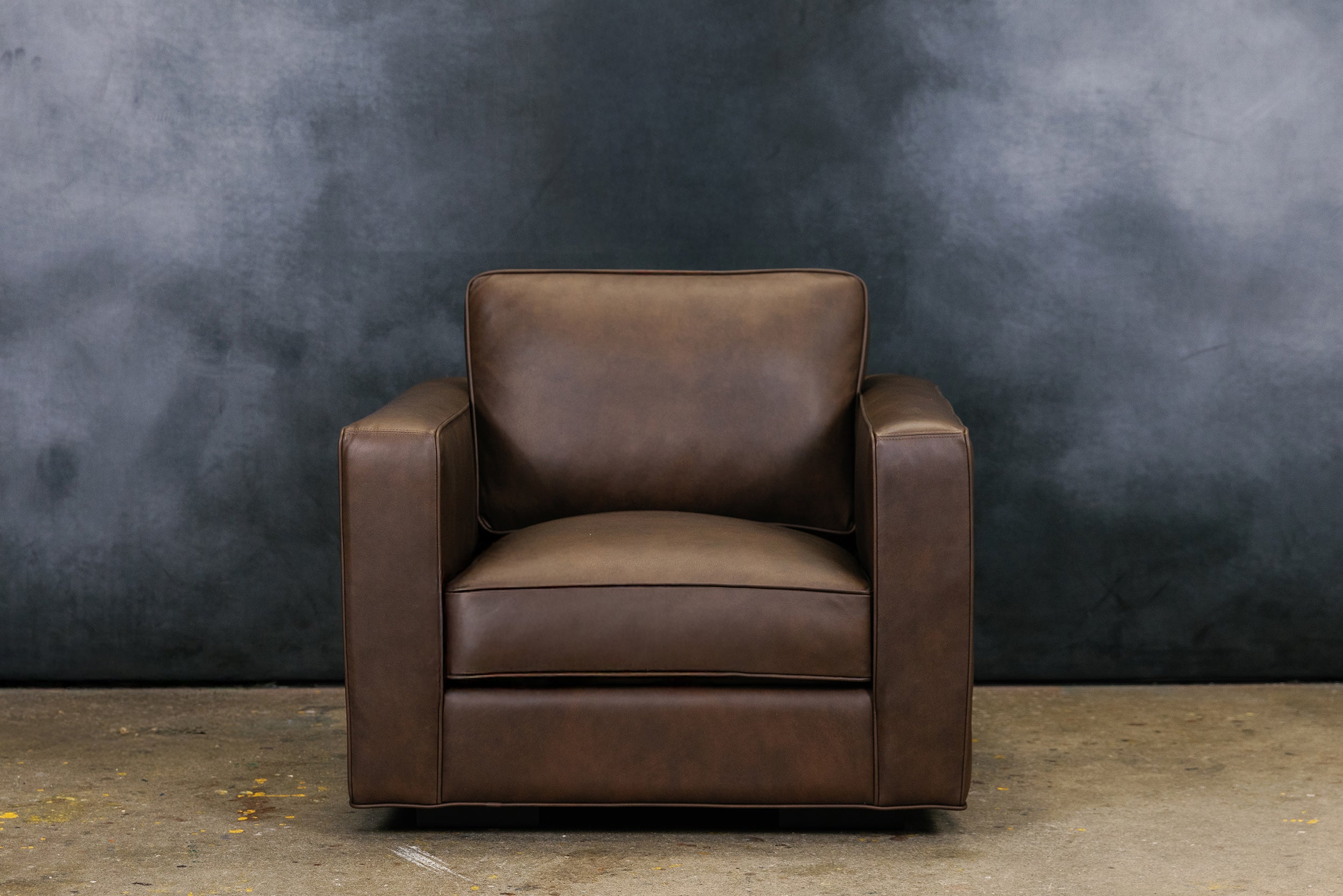 MADDEX SLIM ARM CHAIR