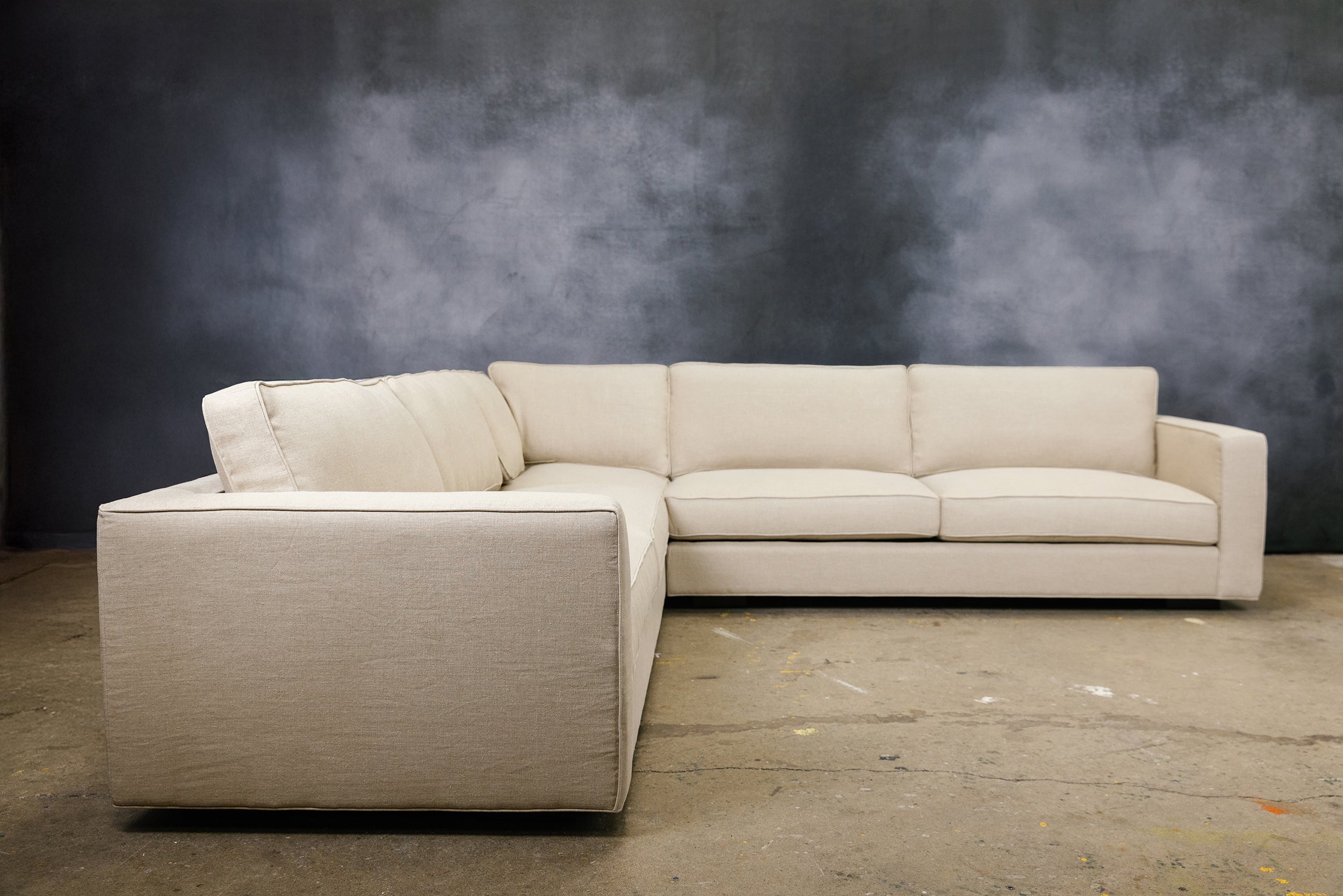 MADDEX SECTIONAL IN FABRIC