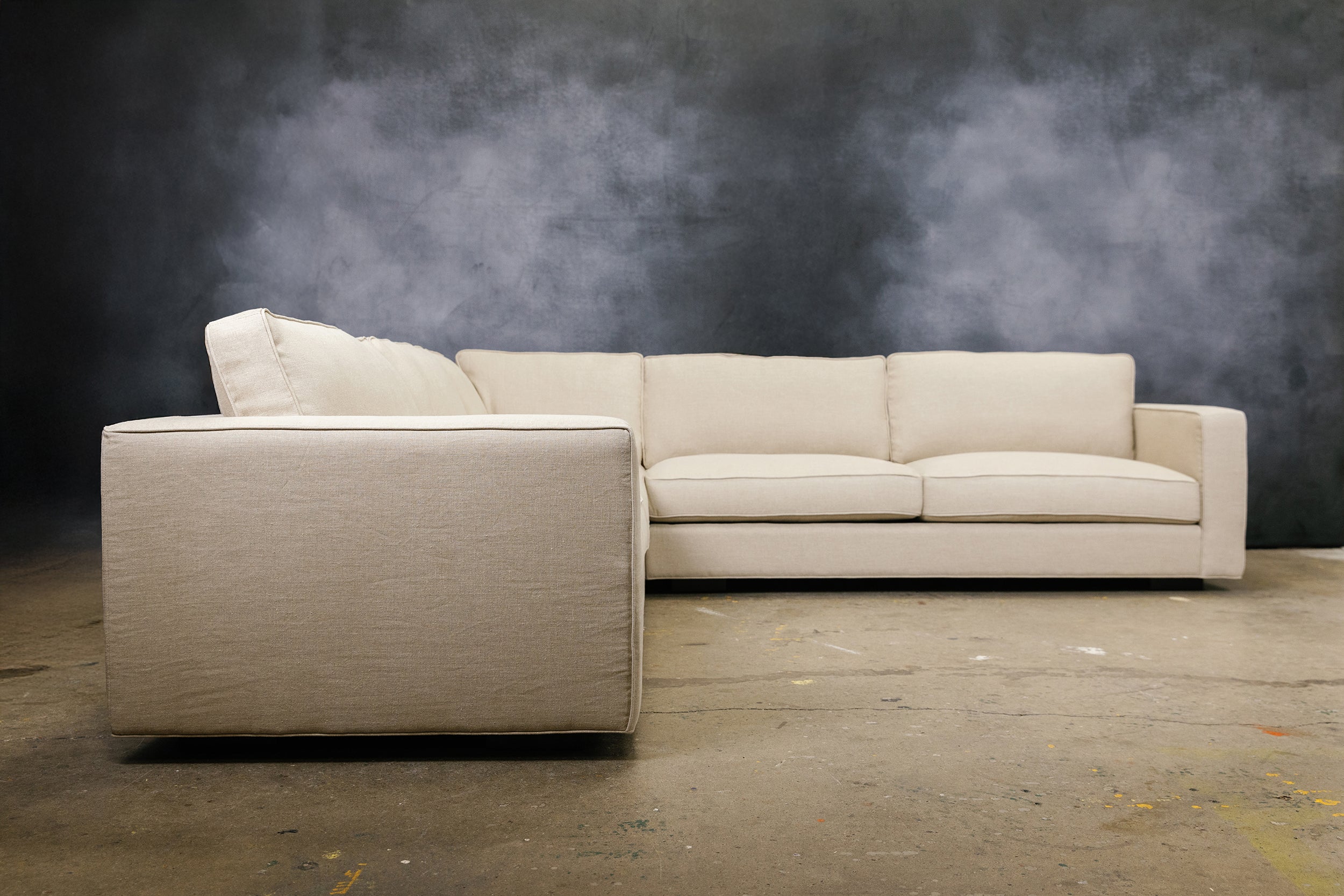 MADDEX SECTIONAL IN FABRIC