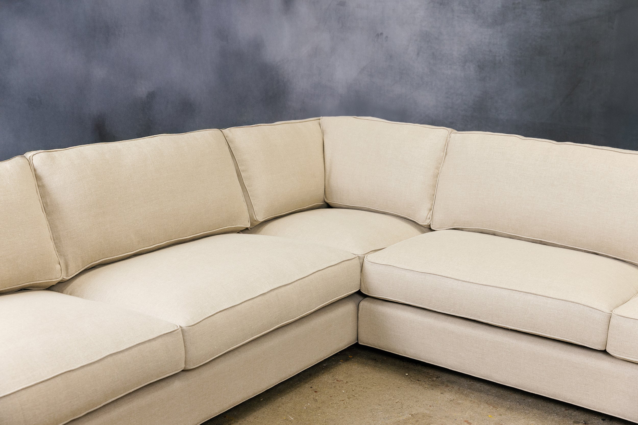 MADDEX SECTIONAL IN FABRIC