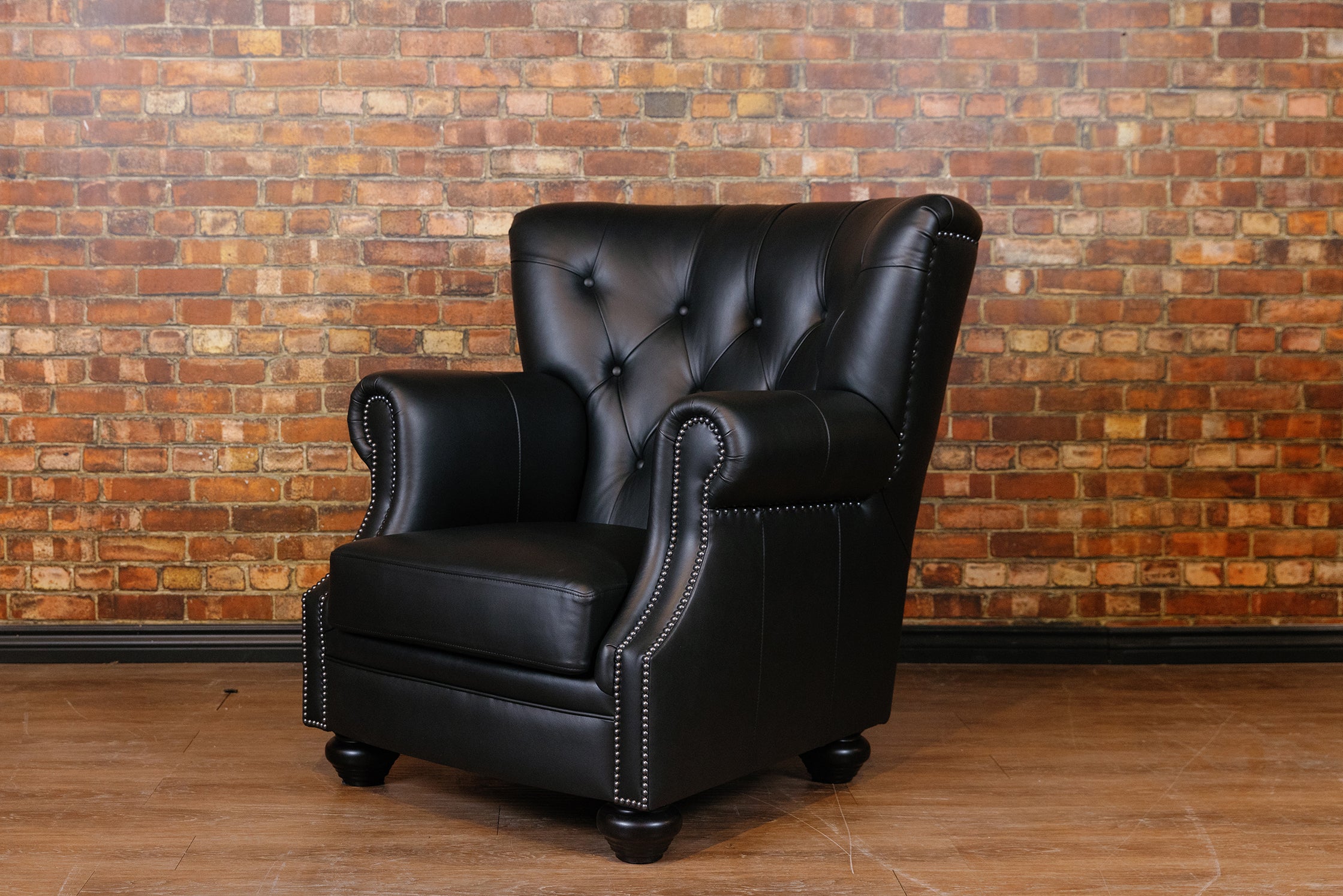 AFICIONADO LEATHER CHAIR FLOOR MODEL BLACK LEATHER