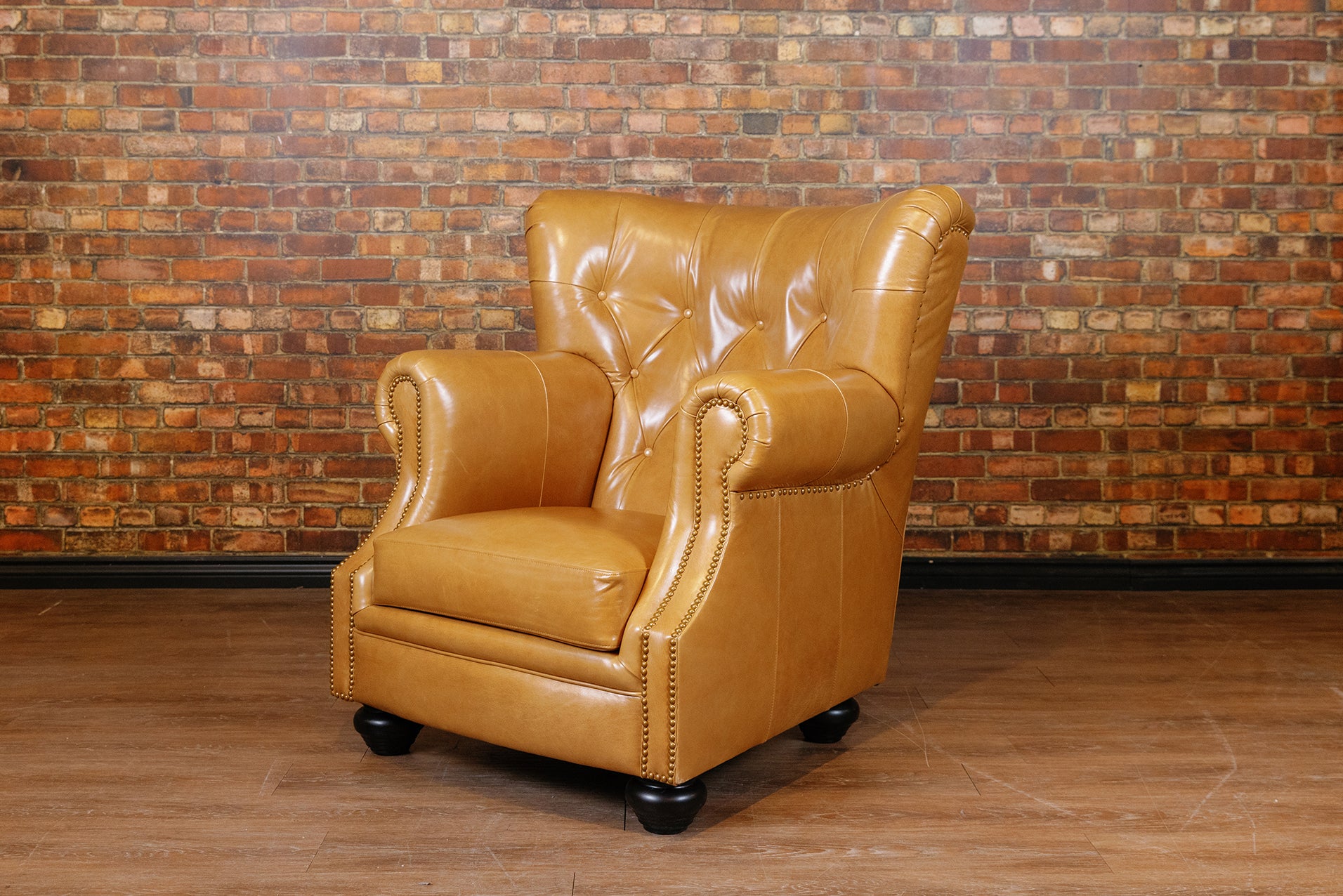 AFICIONADO LEATHER CHAIR PREMIUM FLOOR MODEL