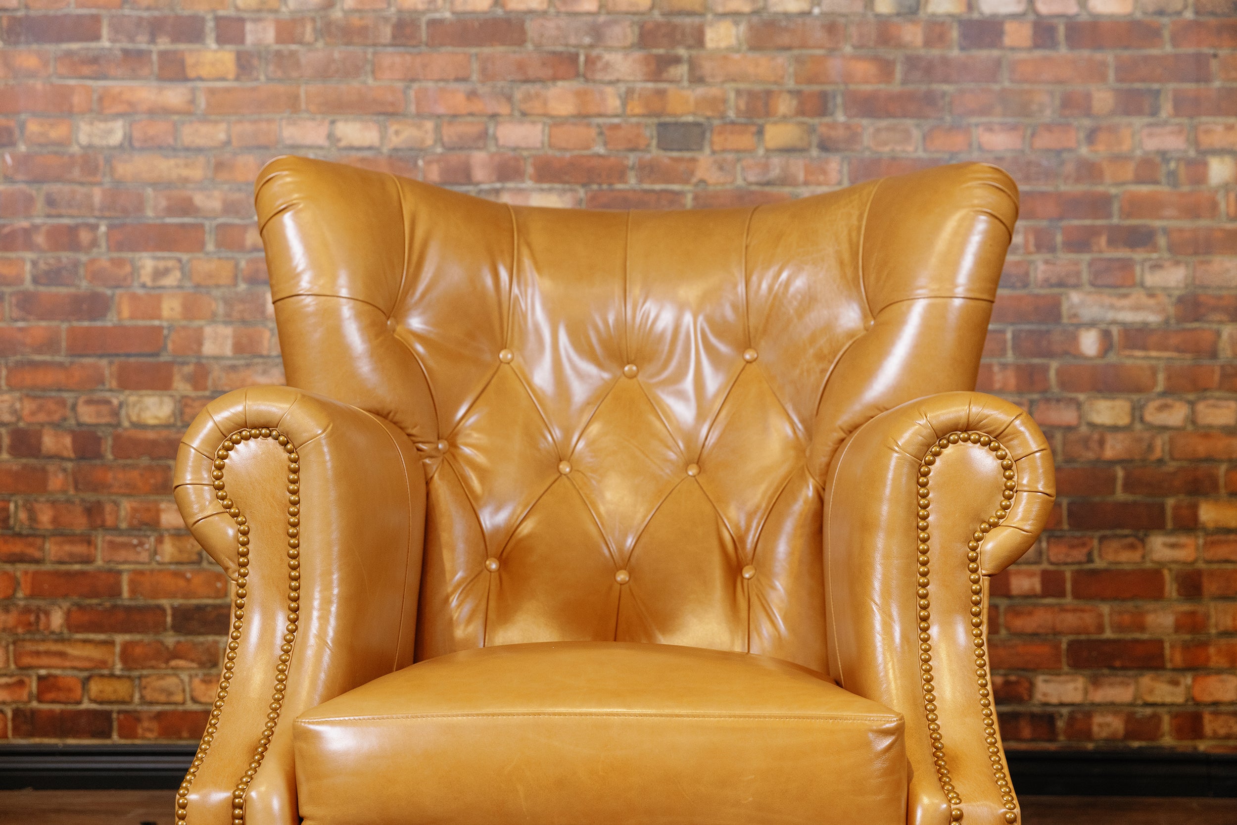 AFICIONADO LEATHER CHAIR PREMIUM FLOOR MODEL