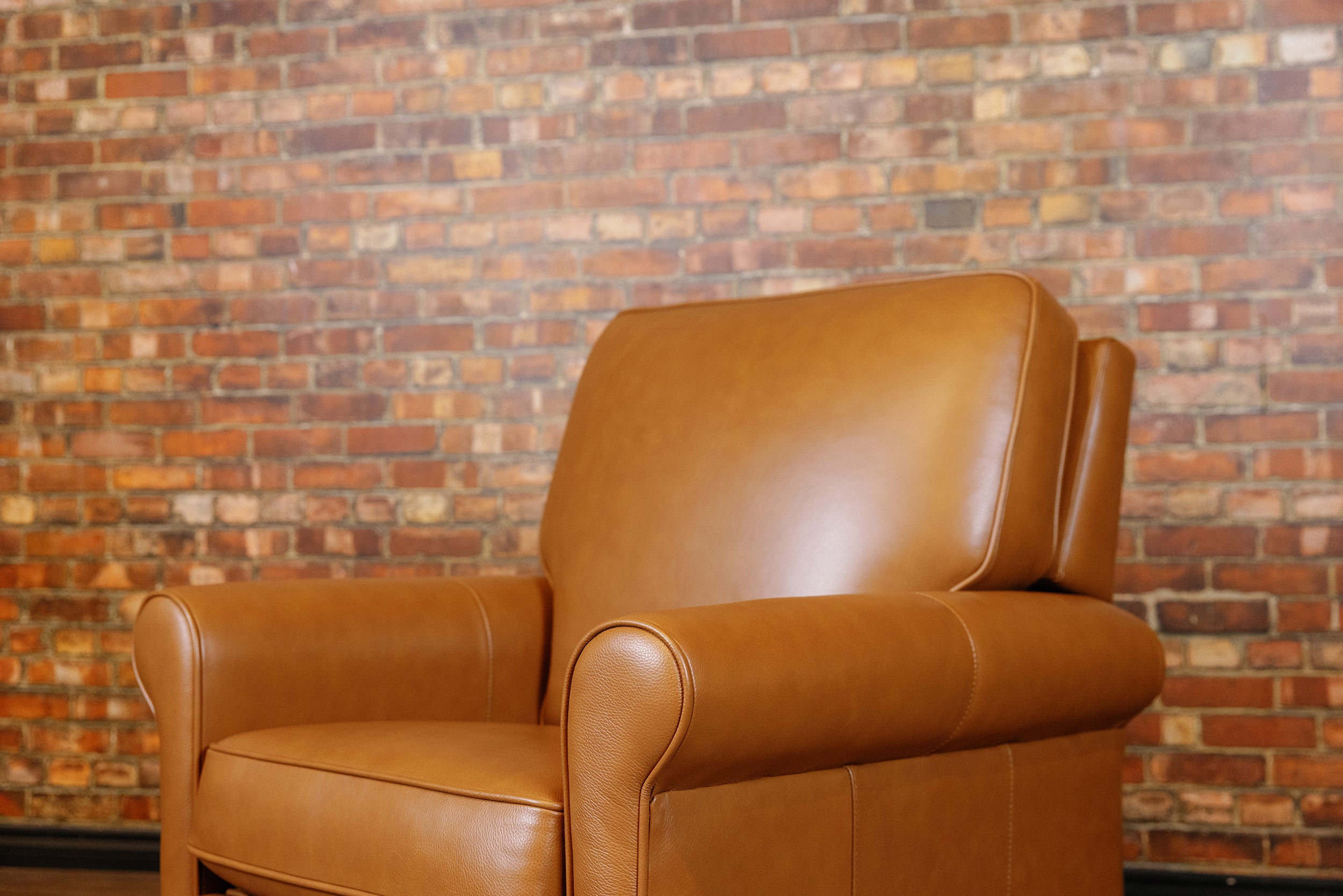 CHICAGO LEATHER POWER RECLINER FLOOR MODEL (SOLD)