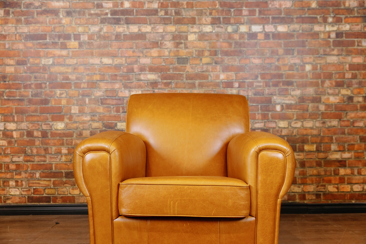 BACHELOR CHAIR FLOOR MODEL
