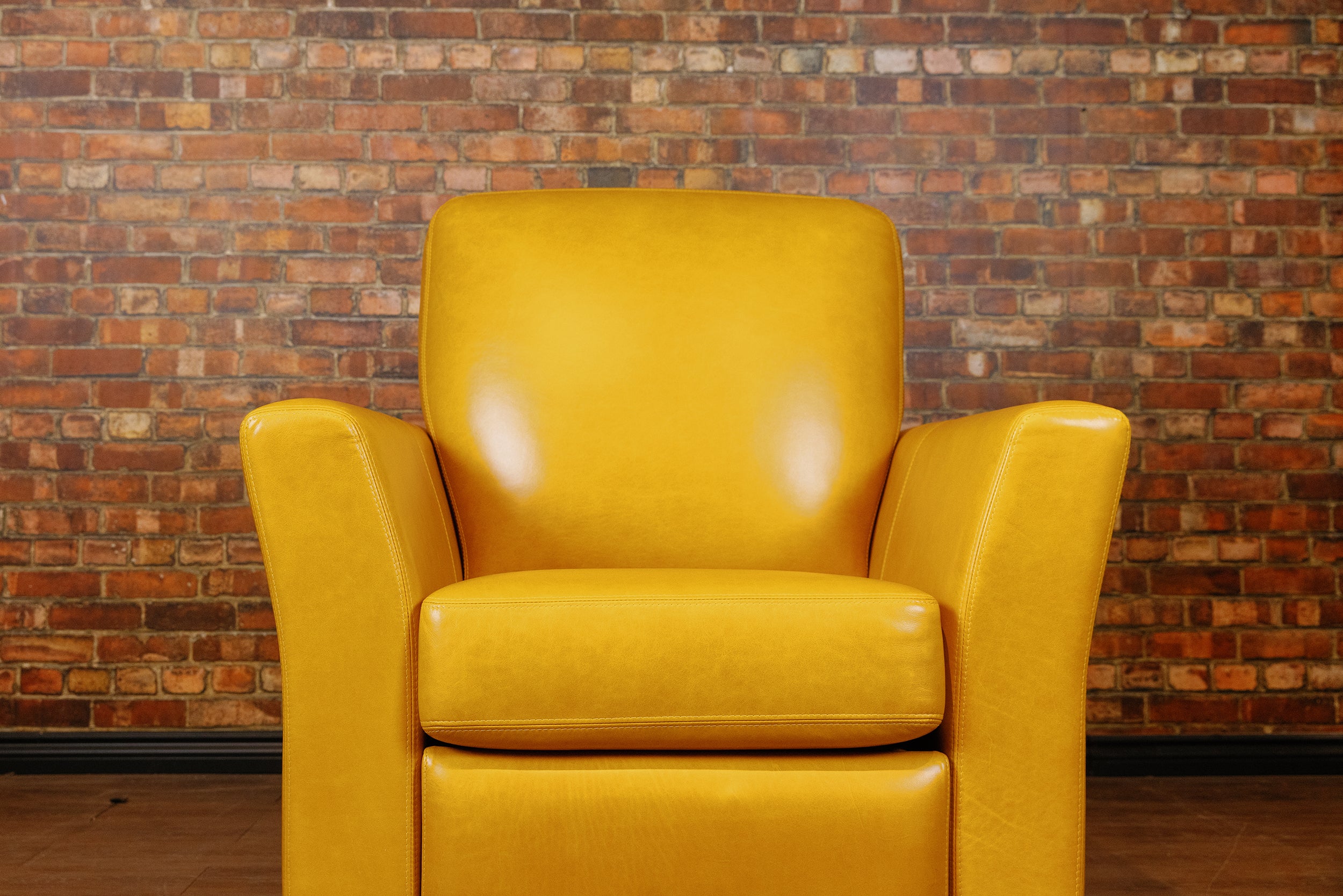 LISBON LEATHER RECLINER FLOOR MODEL