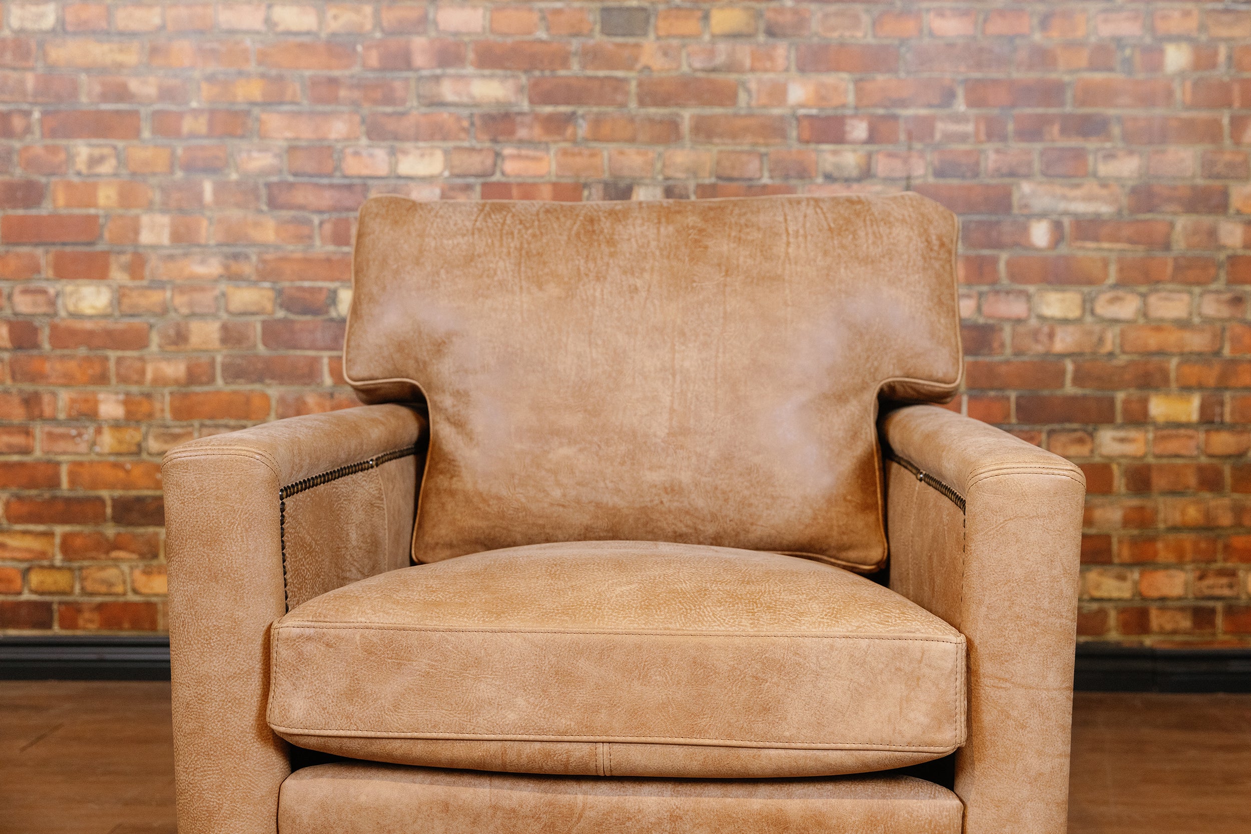 RANCHO LEATHER CHAIR FLOOR MODEL AS IS