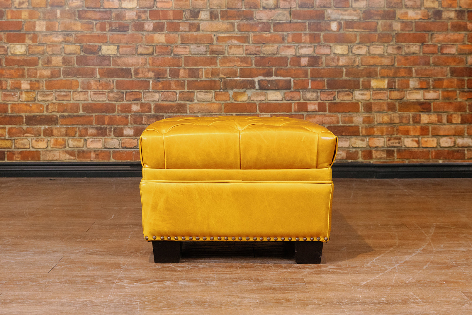 TUFTED TOP OTTOMAN PREMIUM FLOOR MODEL