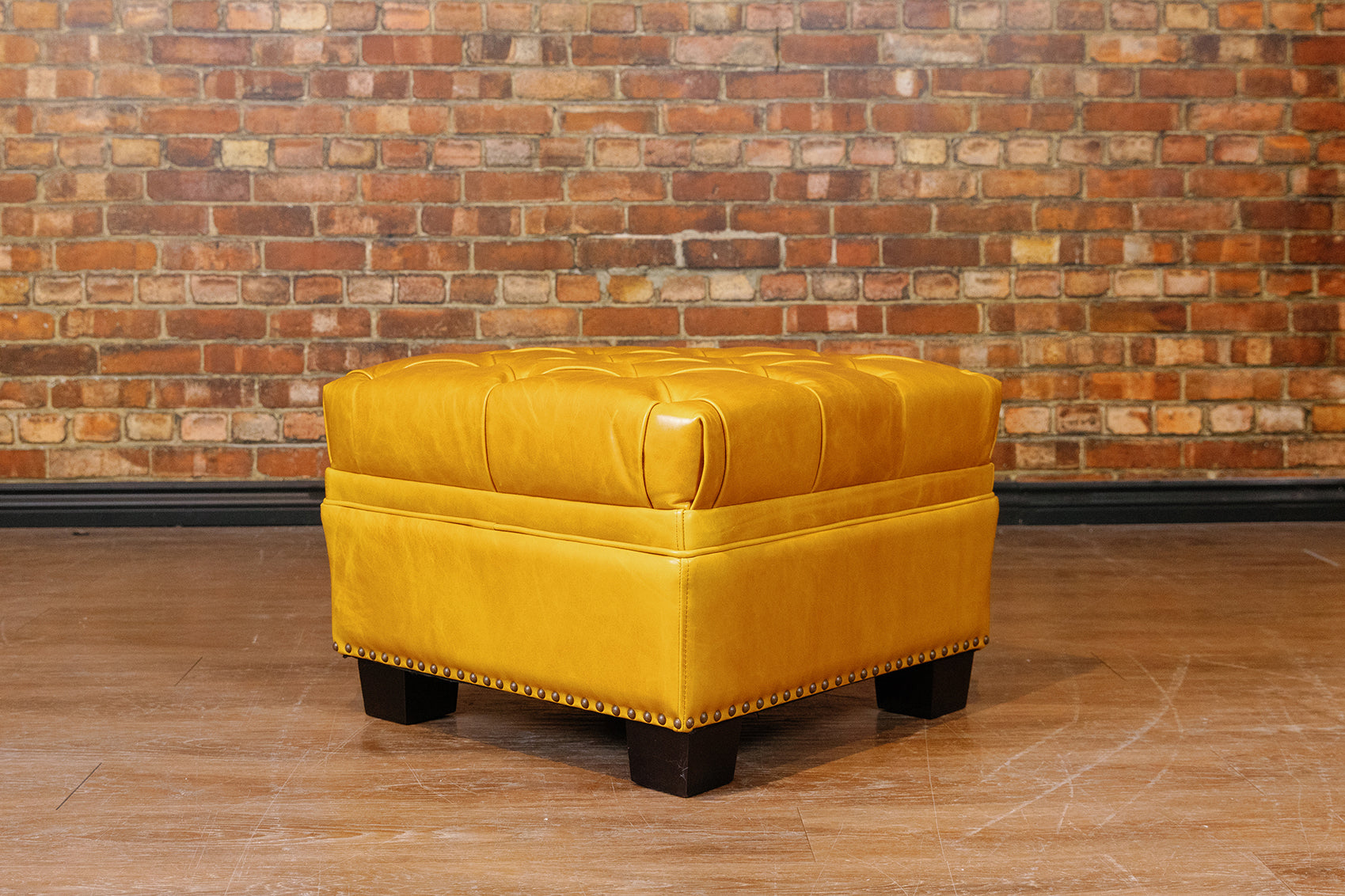 TUFTED TOP OTTOMAN PREMIUM FLOOR MODEL