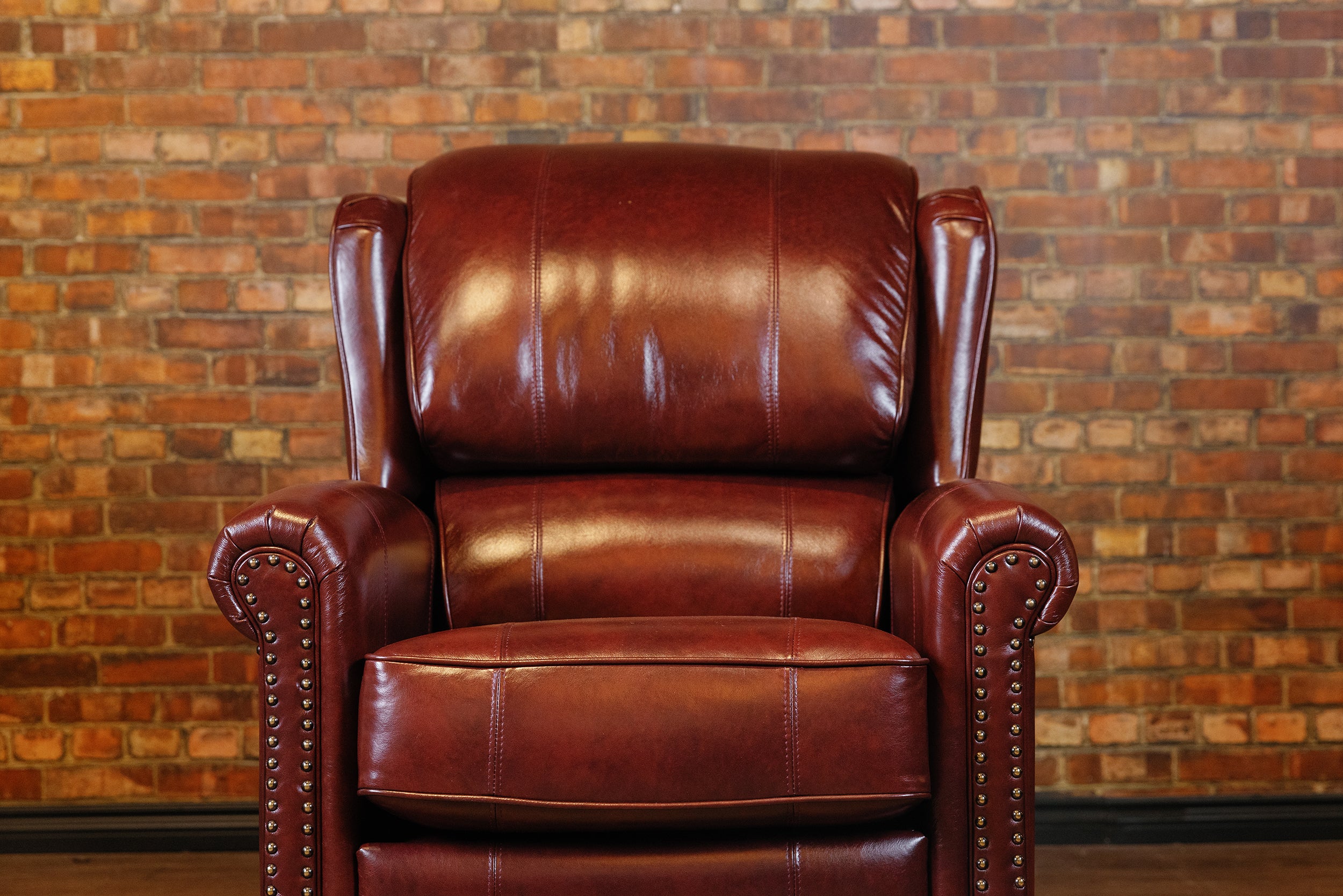 JAMIESON WINGBACK RECLINER FLOOR MODEL oxblood