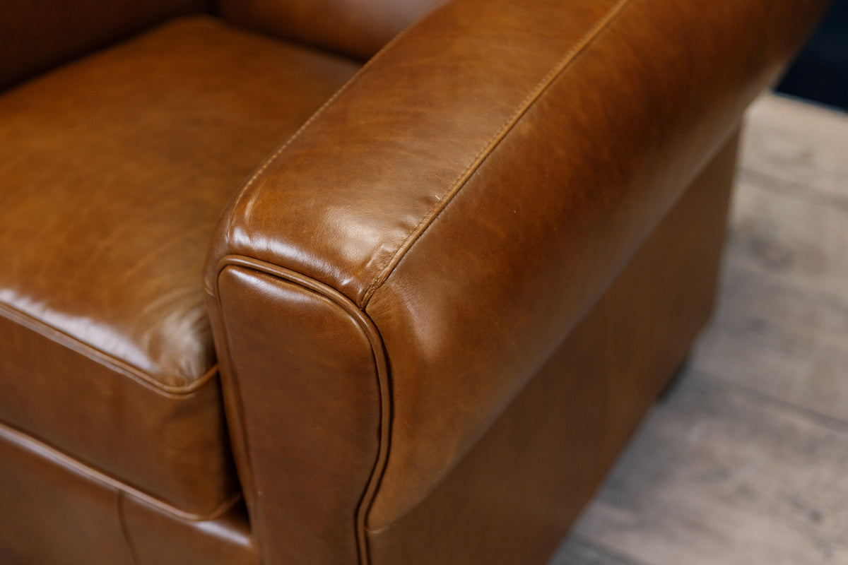 BACHELOR LEATHER CHAIR