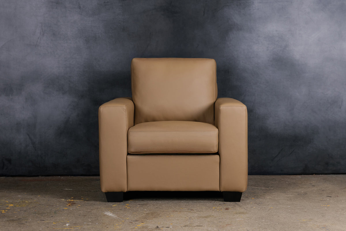 MAXELL LEATHER CHAIR