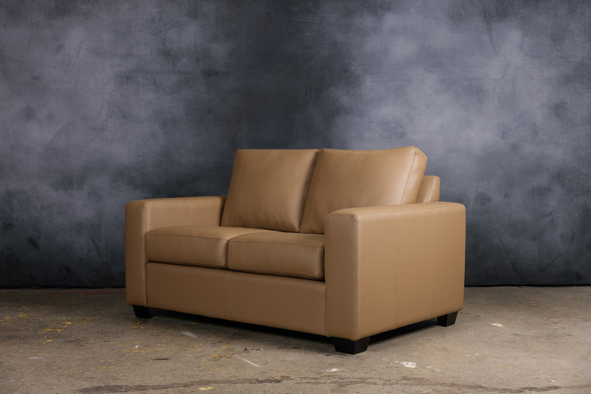 MAX LEATHER LOVESEAT