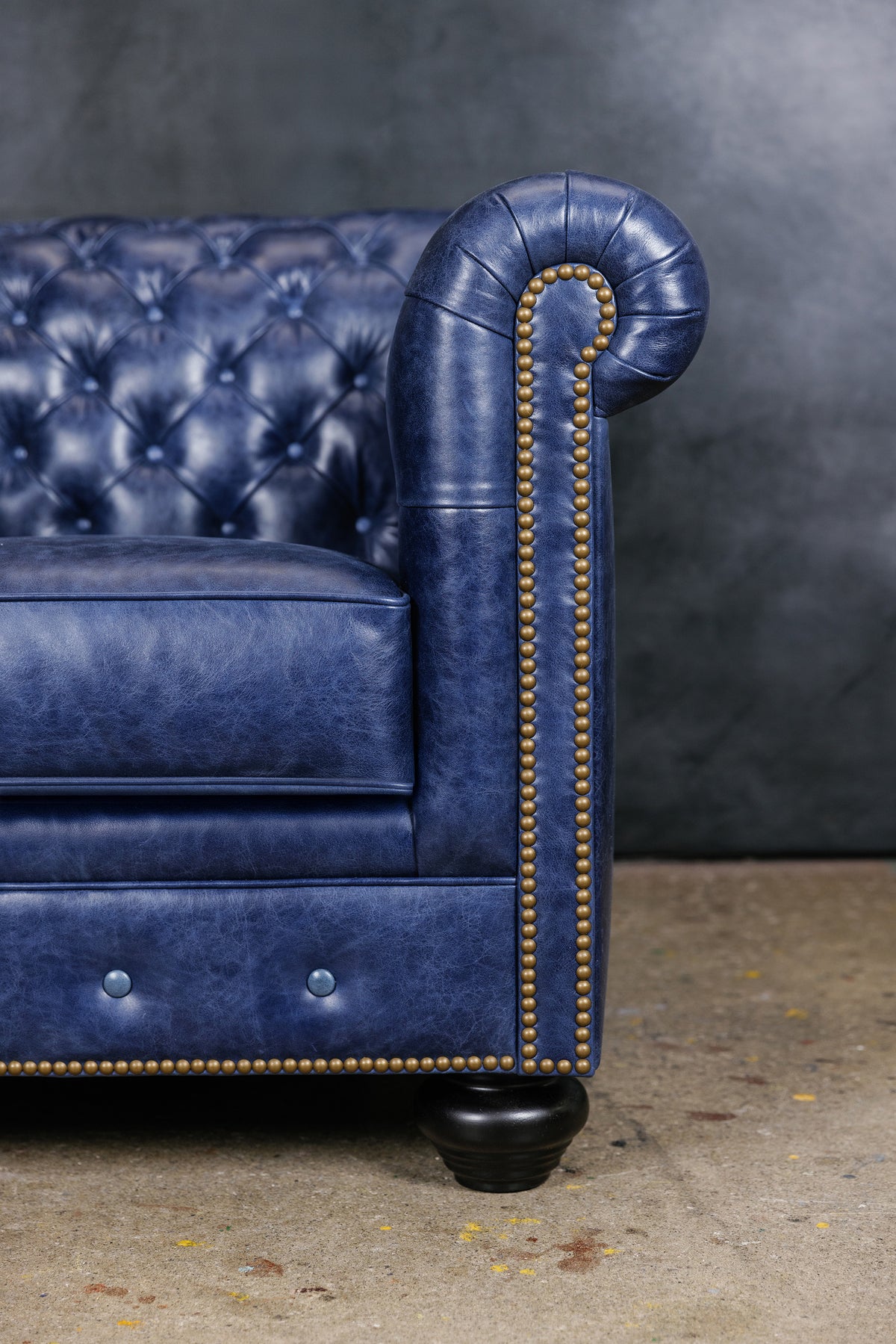 OXFORD LEATHER TUFTED CHAIR