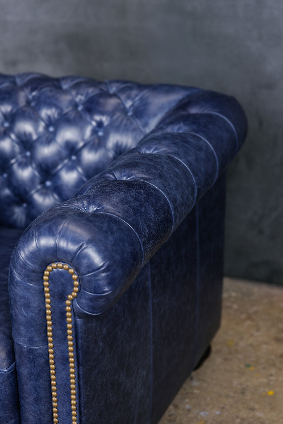 OXFORD LEATHER TUFTED CHAIR