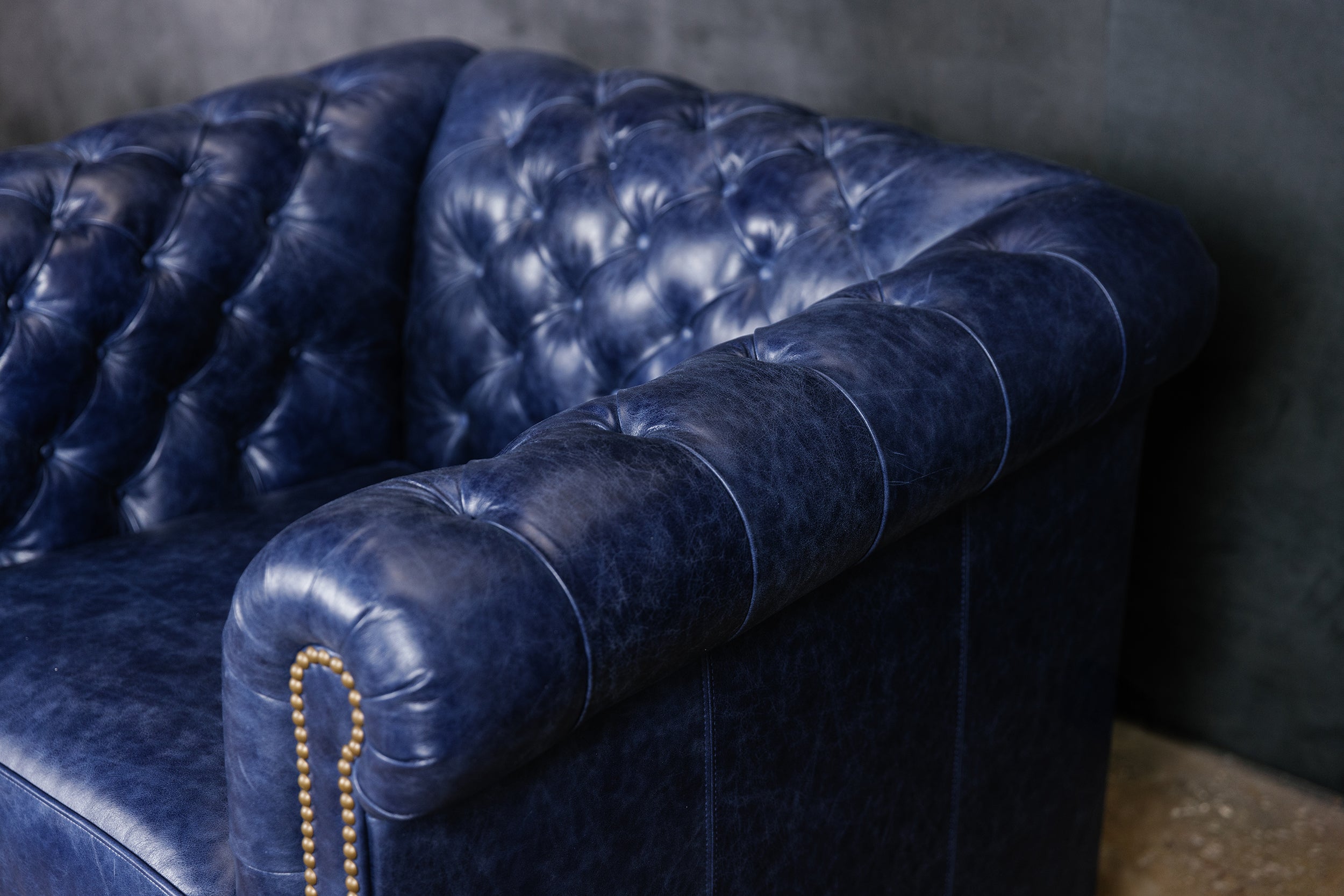 OXFORD LEATHER TUFTED CHAIR