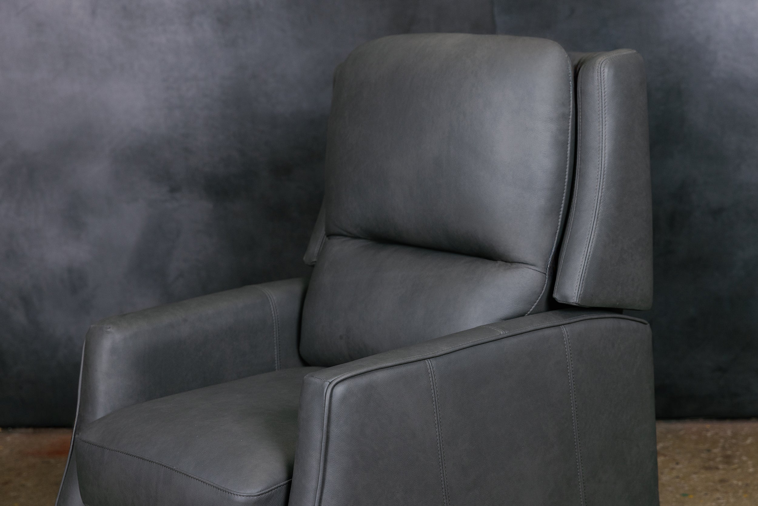 COUNTRY CLUB RECLINER CHAIR