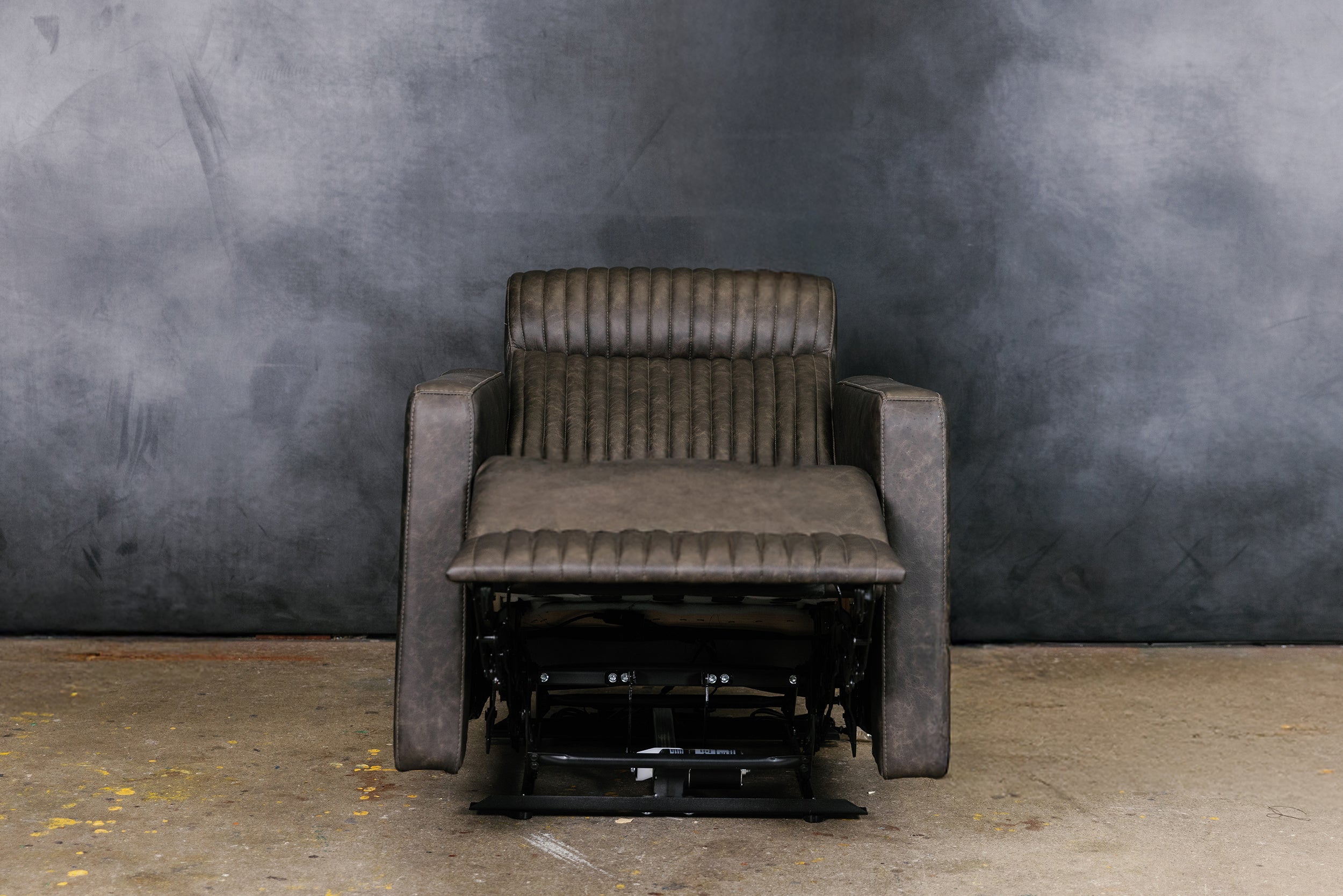 IRON RIDGE POWER RECLINER CHAIR