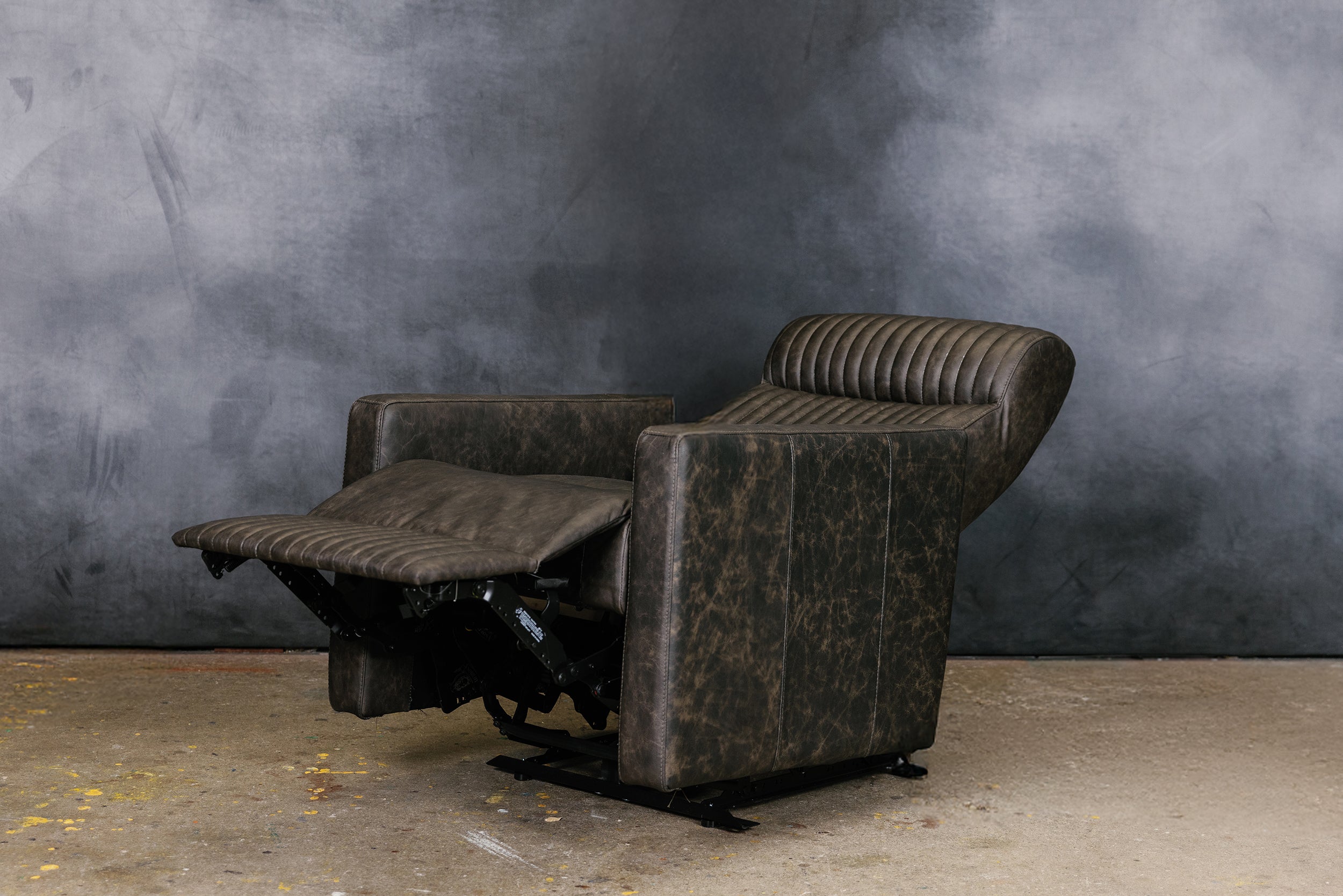 IRON RIDGE POWER RECLINER CHAIR