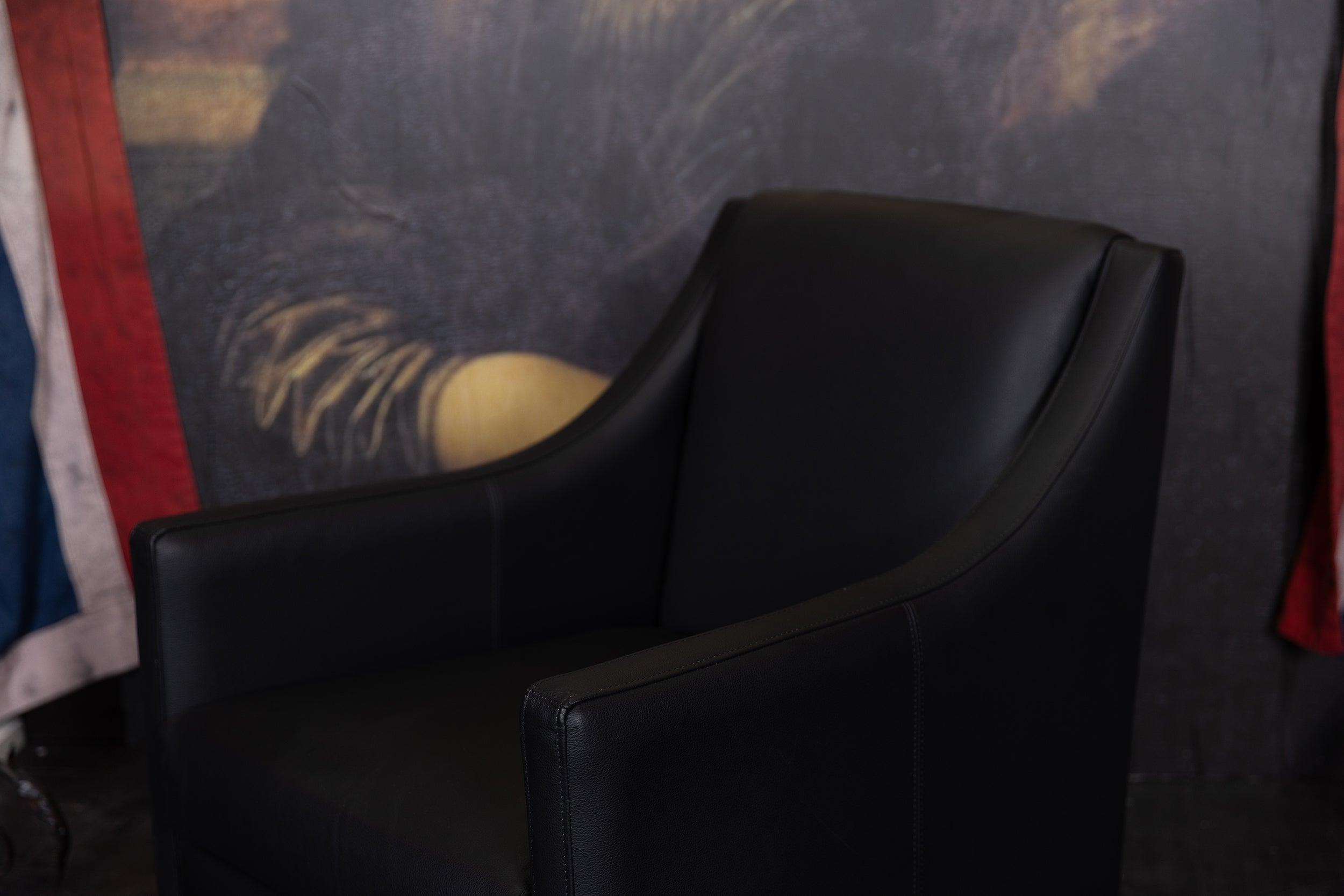 GLENNIE LEATHER SWIVEL CHAIR FLOOR MODEL (BLACK )