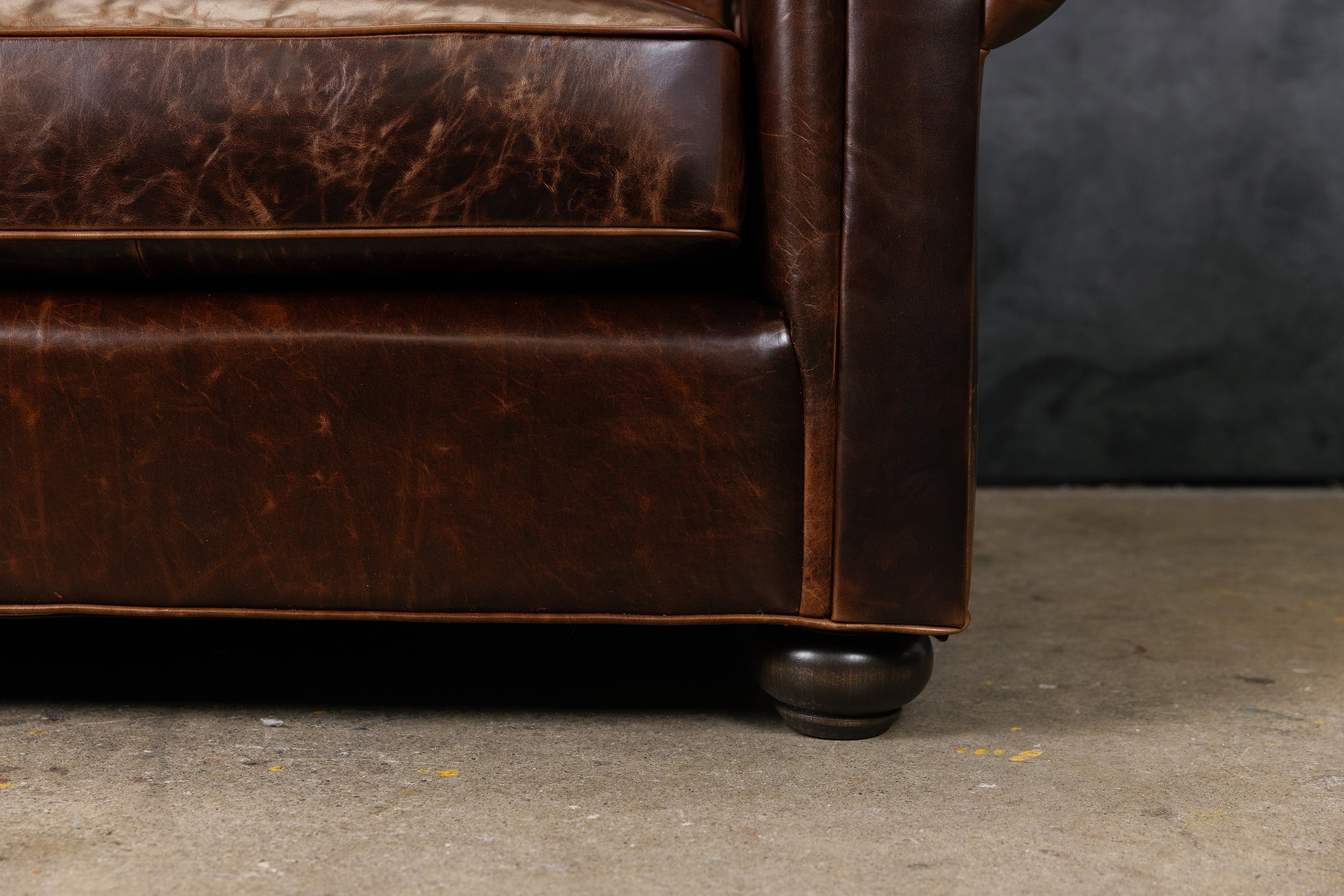 LANNISTER LEATHER LOVESEAT- NOBILITY SERIES