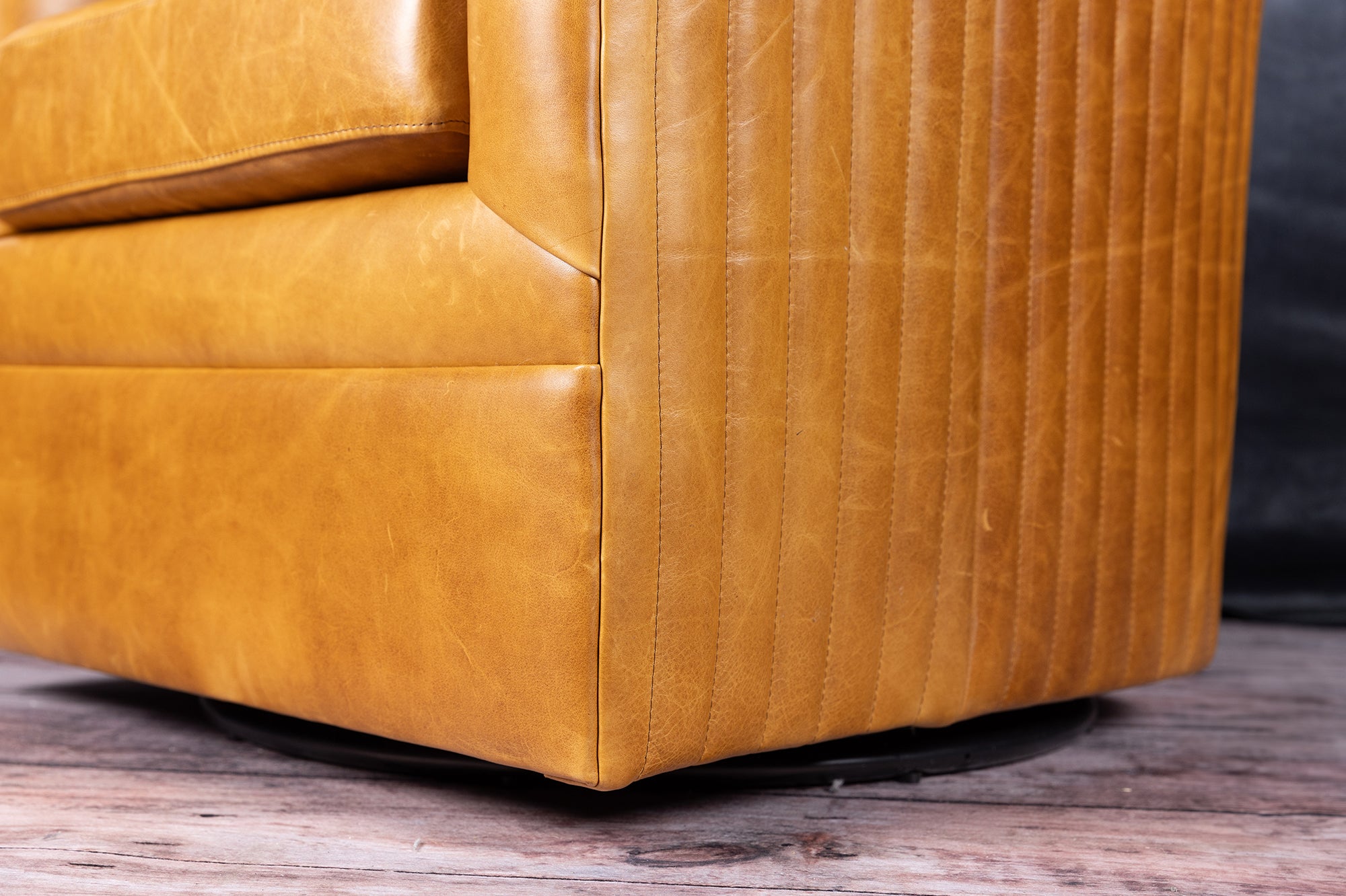 LEATHER CHAIR