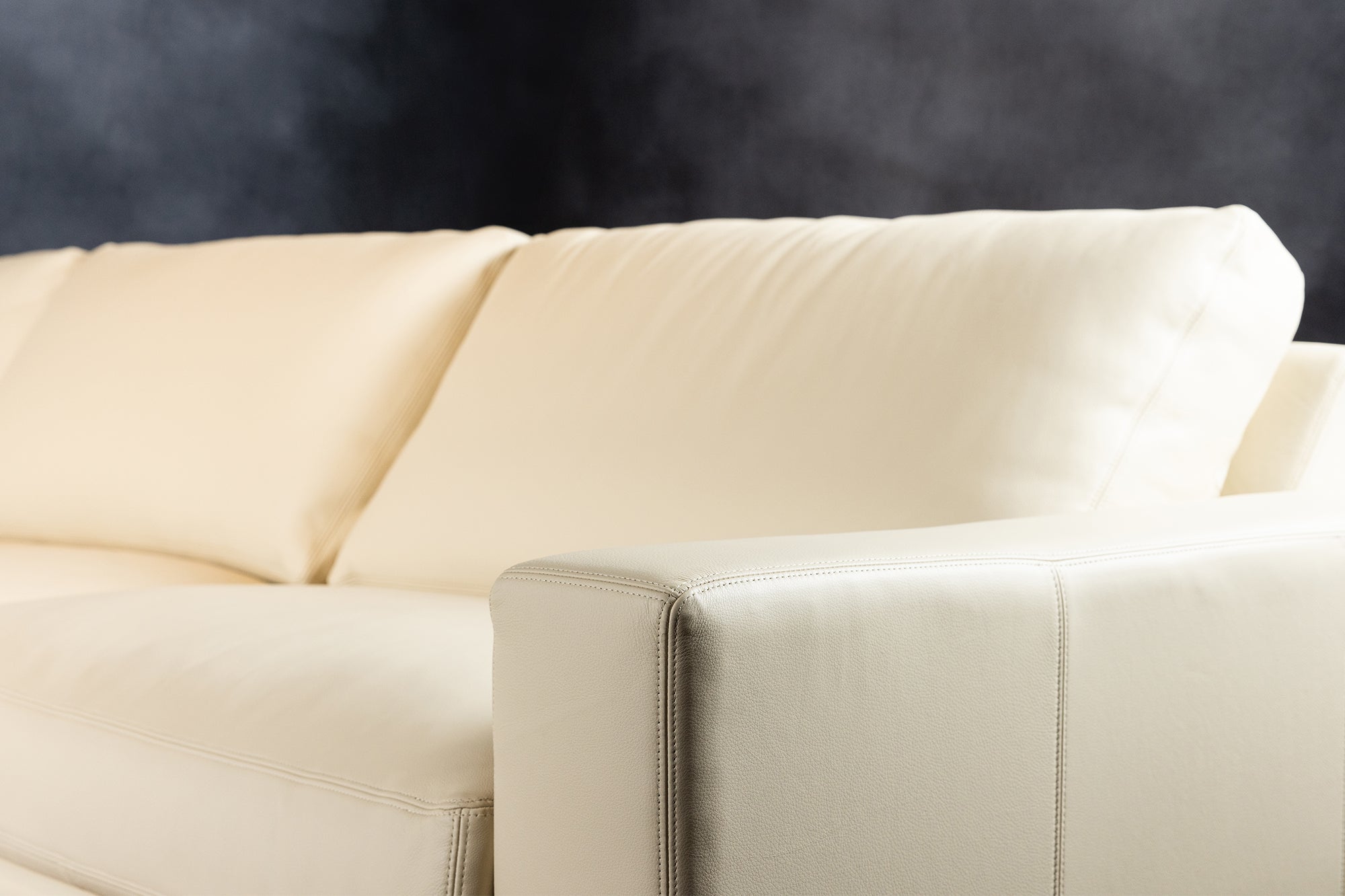 LEATHER SECTIONAL