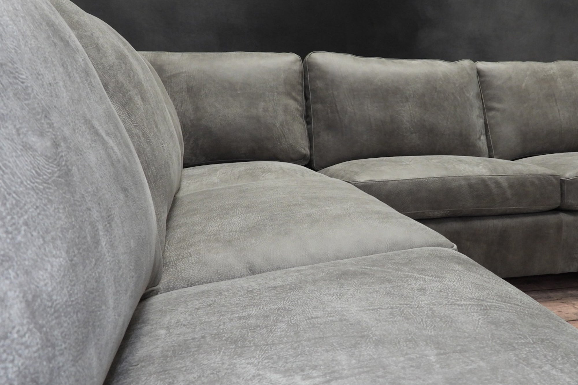 LEATHER SECTIONAL