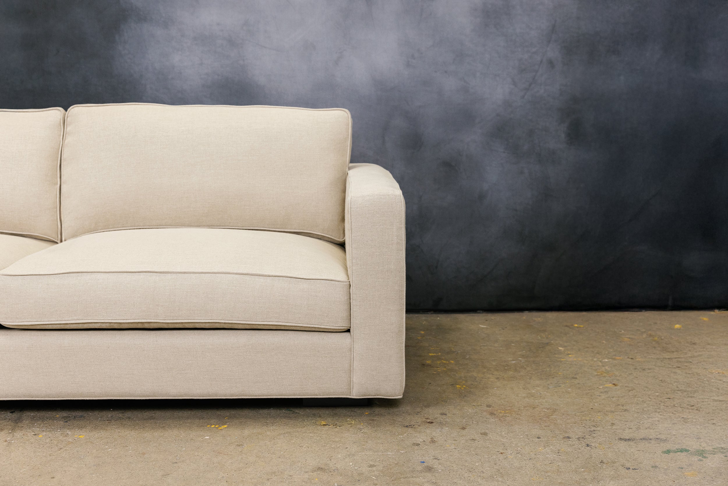MADDEX SECTIONAL IN FABRIC