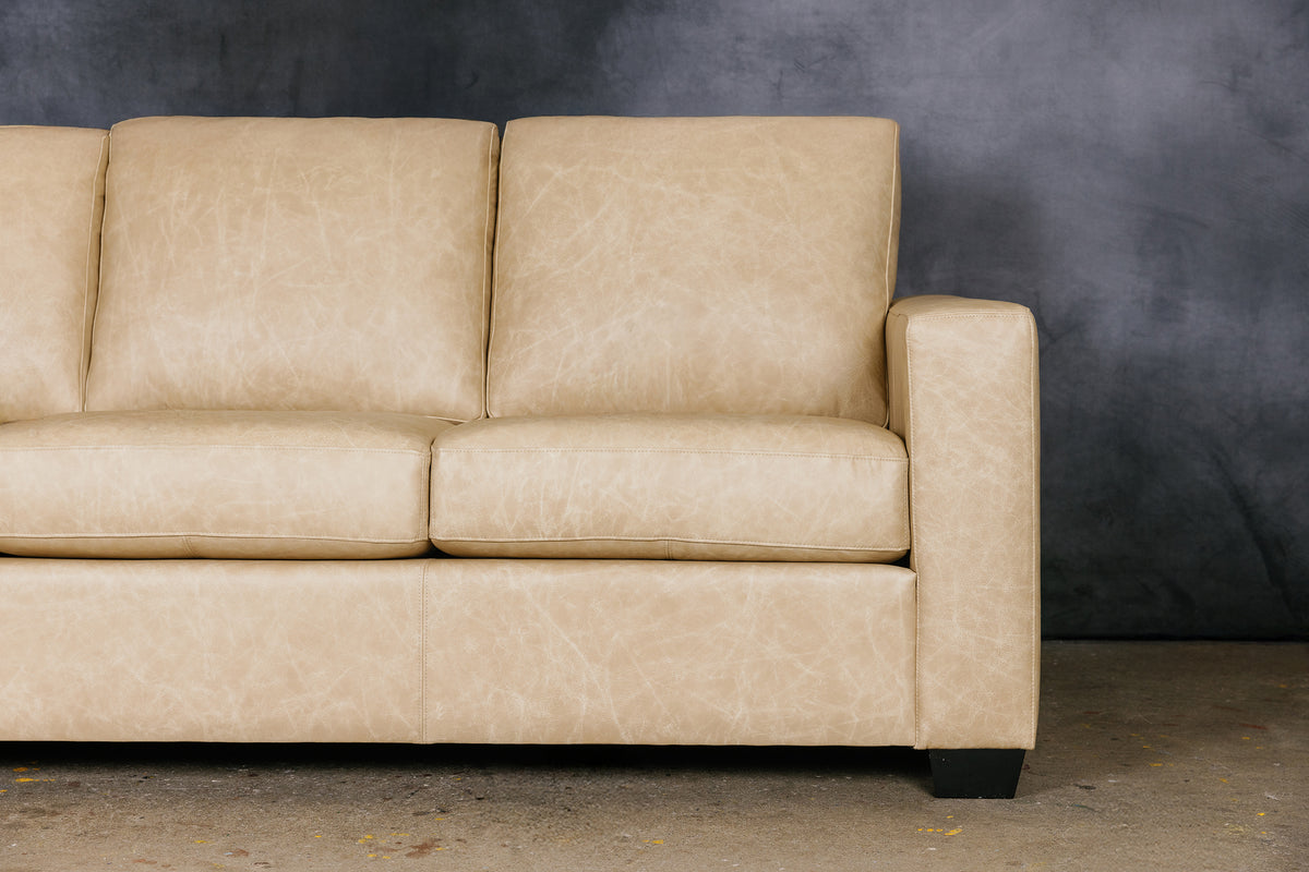 MAXELL LEATHER SOFA CLASSIC