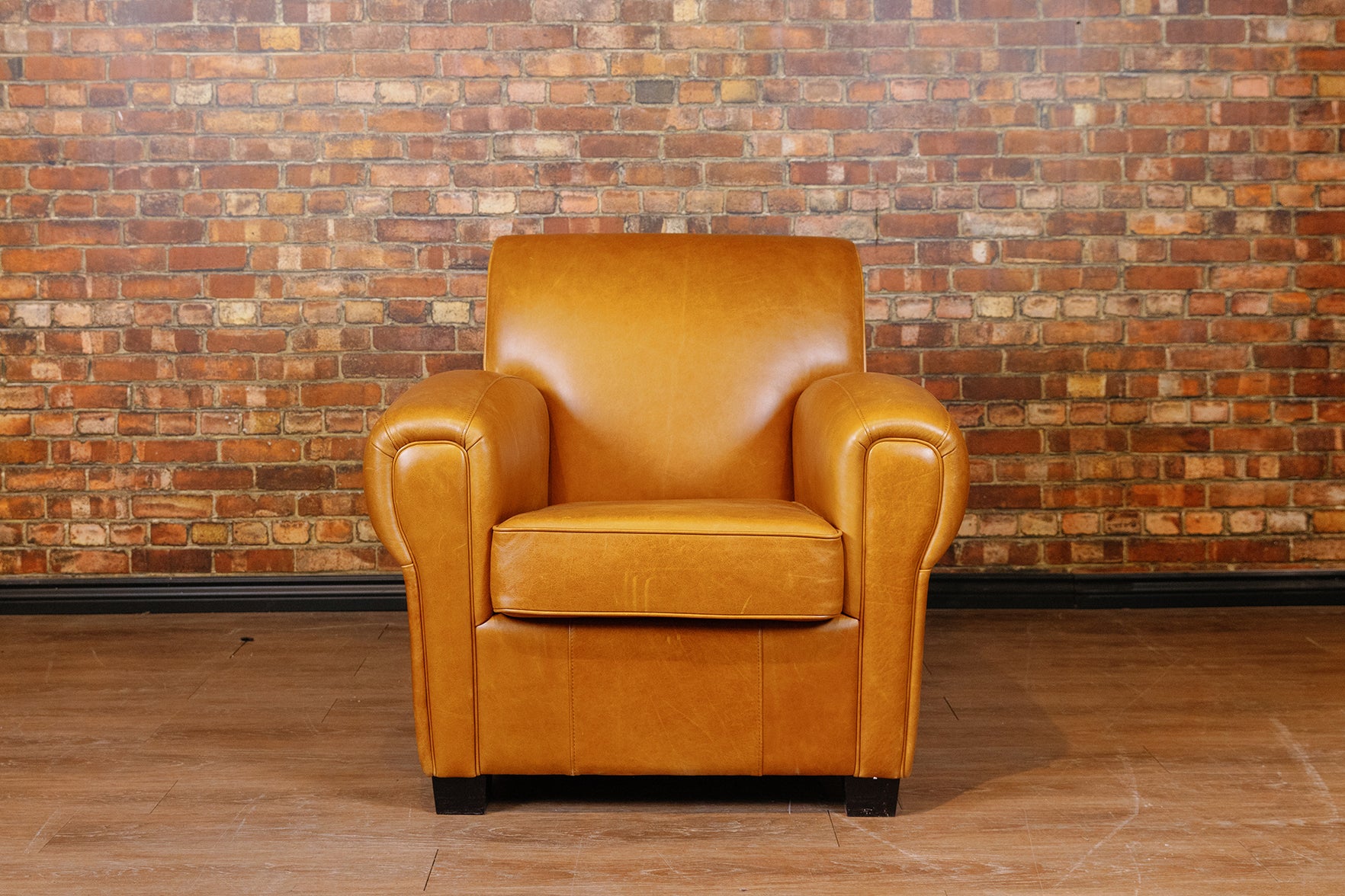 BACHELOR CHAIR FLOOR MODEL