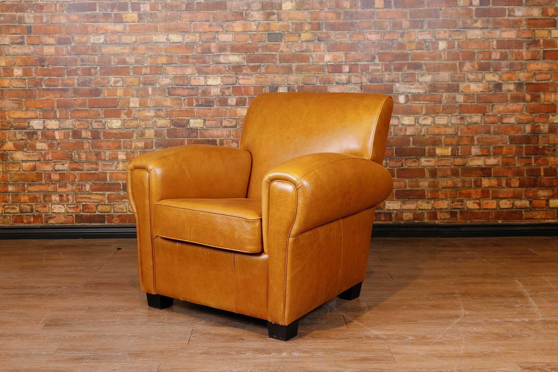 BACHELOR CHAIR FLOOR MODEL