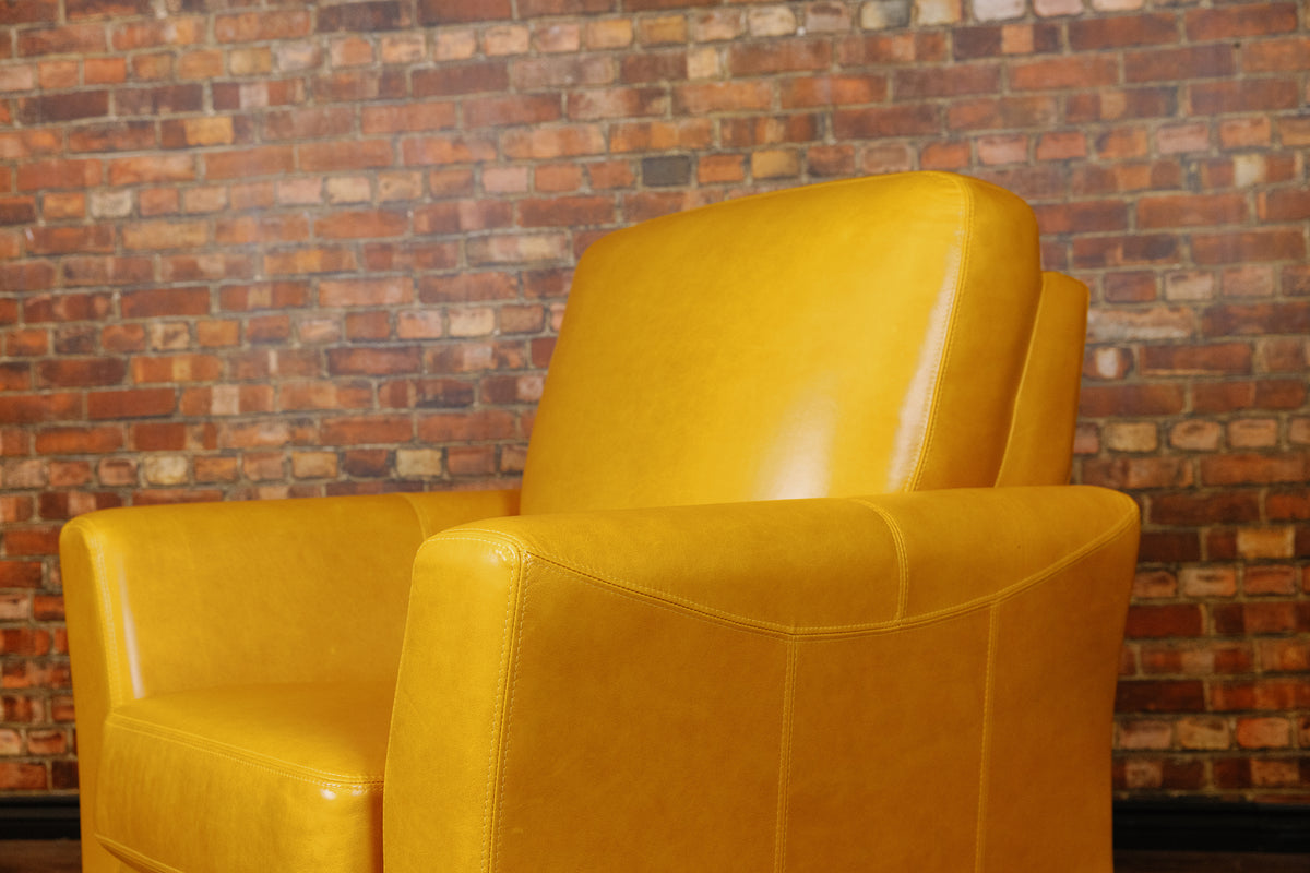 LISBON LEATHER RECLINER FLOOR MODEL
