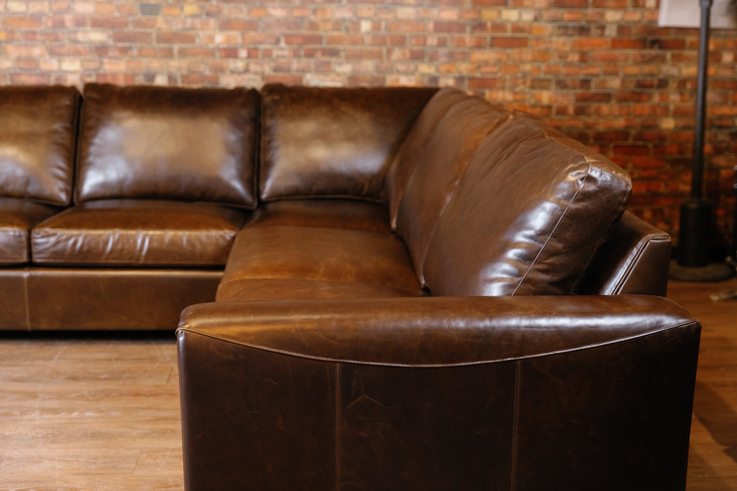 IOWA SECTIONAL FLOOR MODEL 109X109 (SOLD )