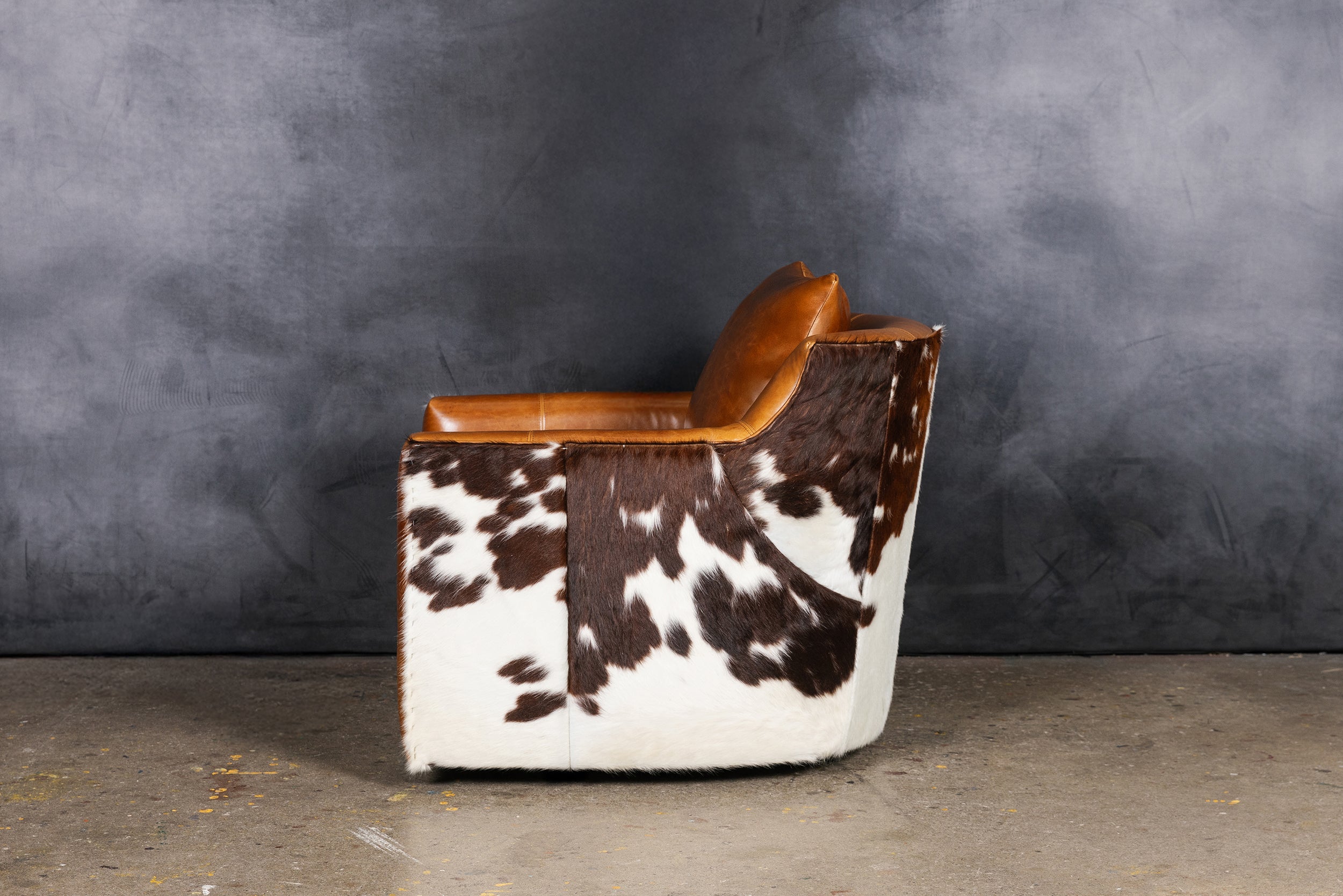 The Yellowstone Swivel Chair - Praline
