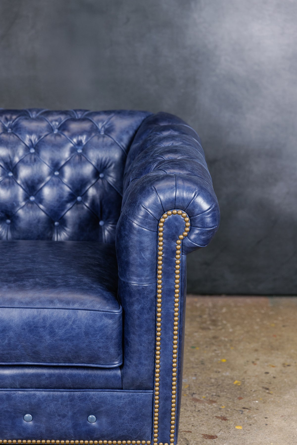 OXFORD LEATHER TUFTED CHAIR