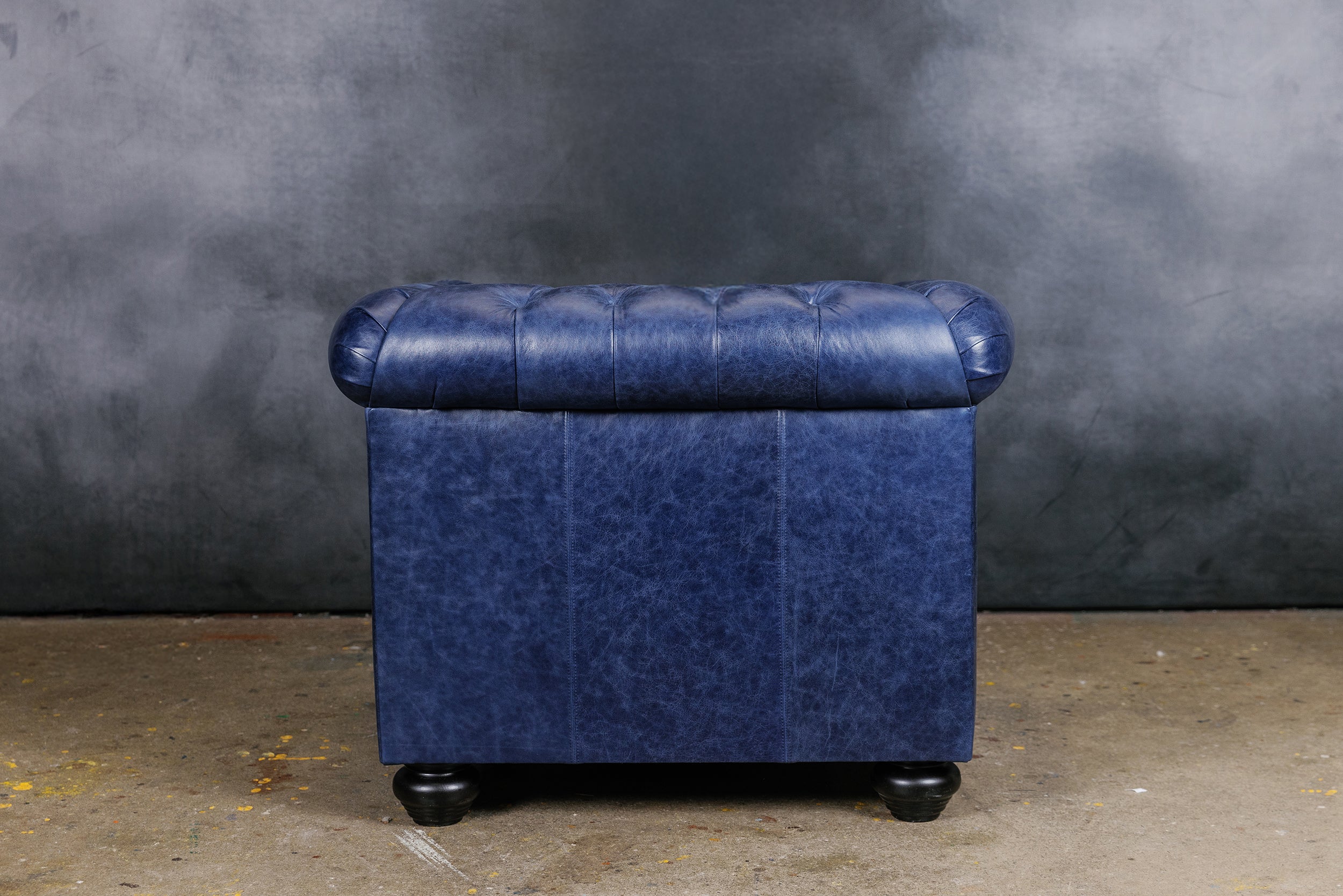OXFORD LEATHER TUFTED CHAIR