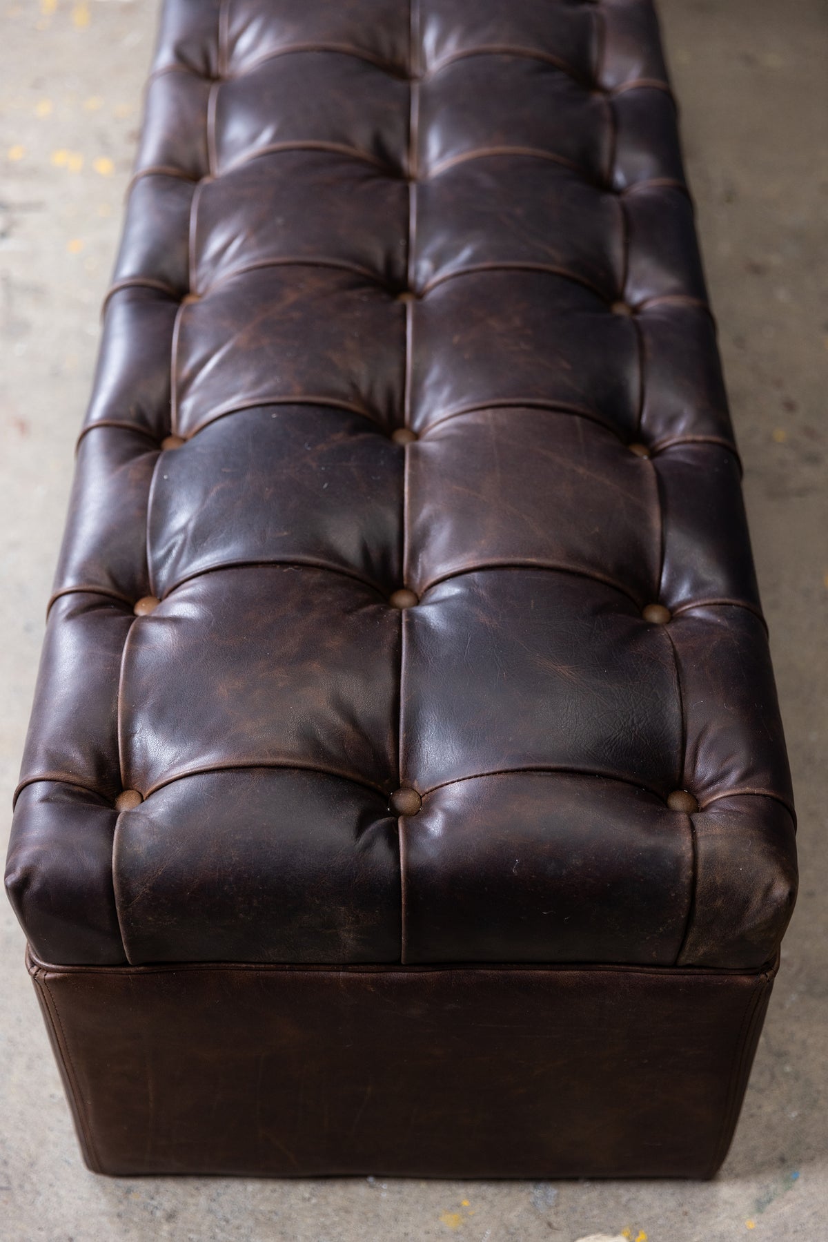 Pouf capitonné de bout de lit