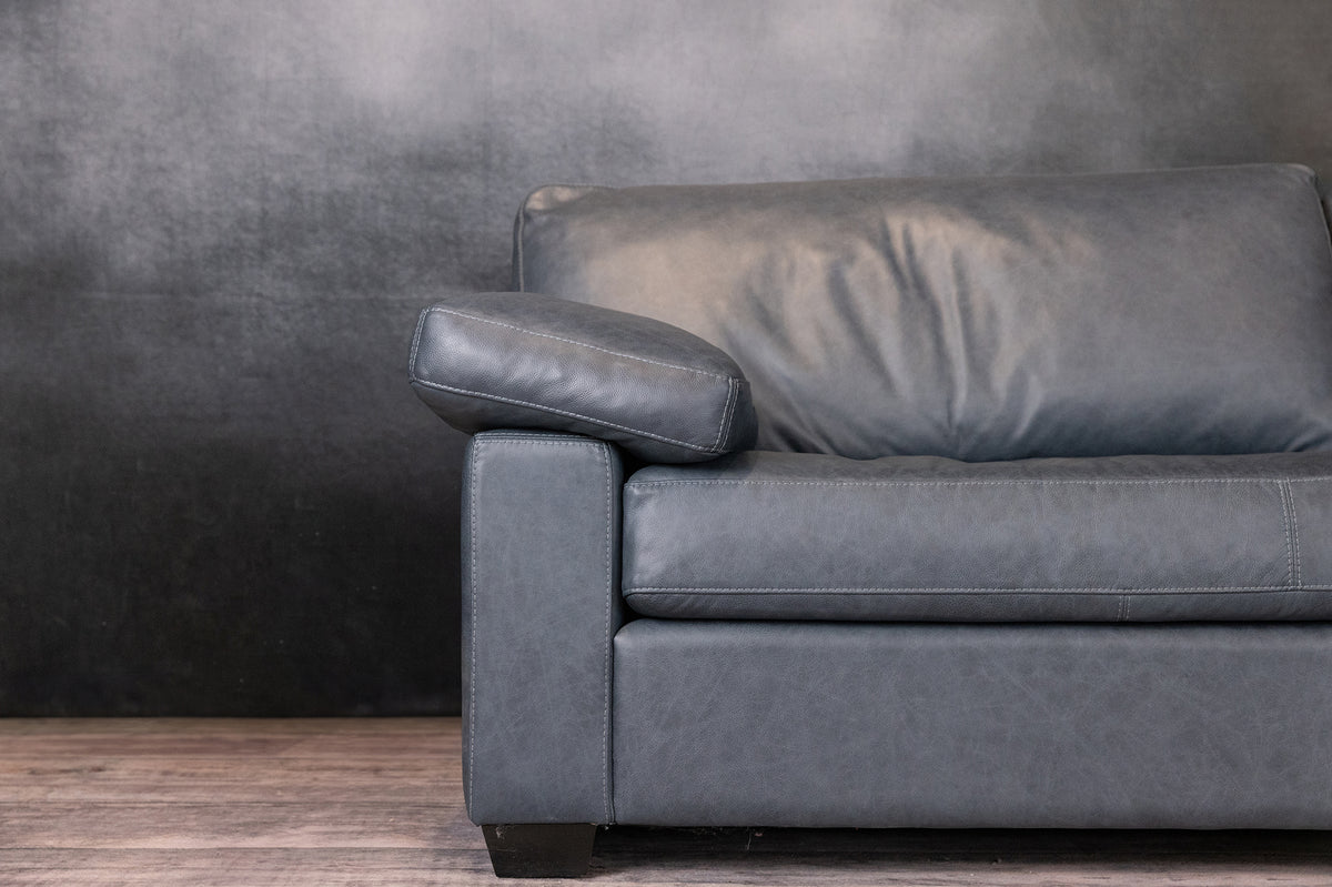 LEATHER SECTIONAL 